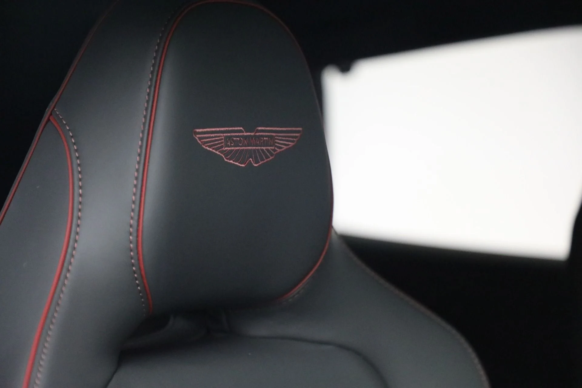 mph028_3189021113_New_2025_Aston_Martin_DBX_707_cbb929eeb5