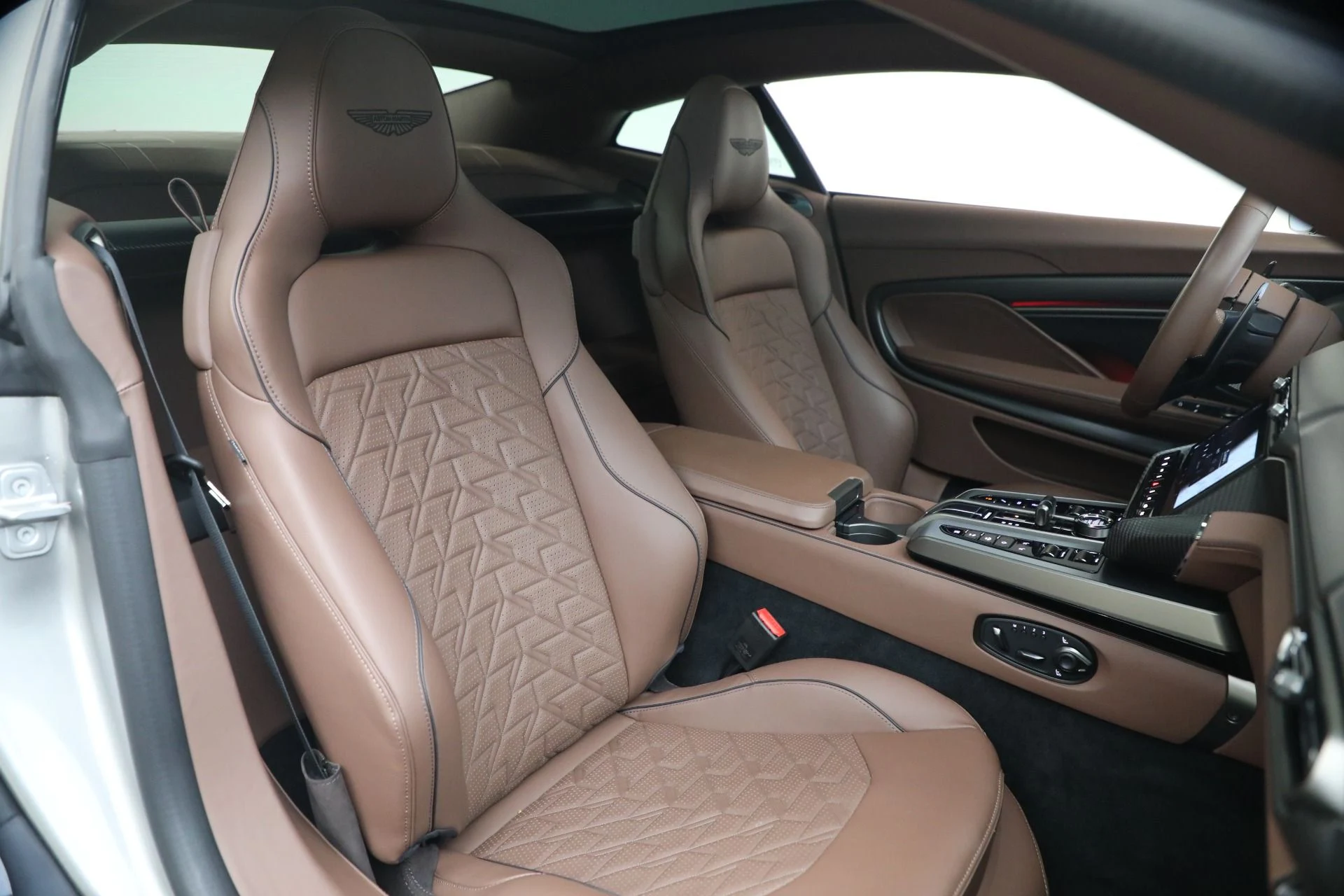 mph028_3190491110_Used_2025_Aston_Martin_Vanquish_1791232652_d0b919d9fb