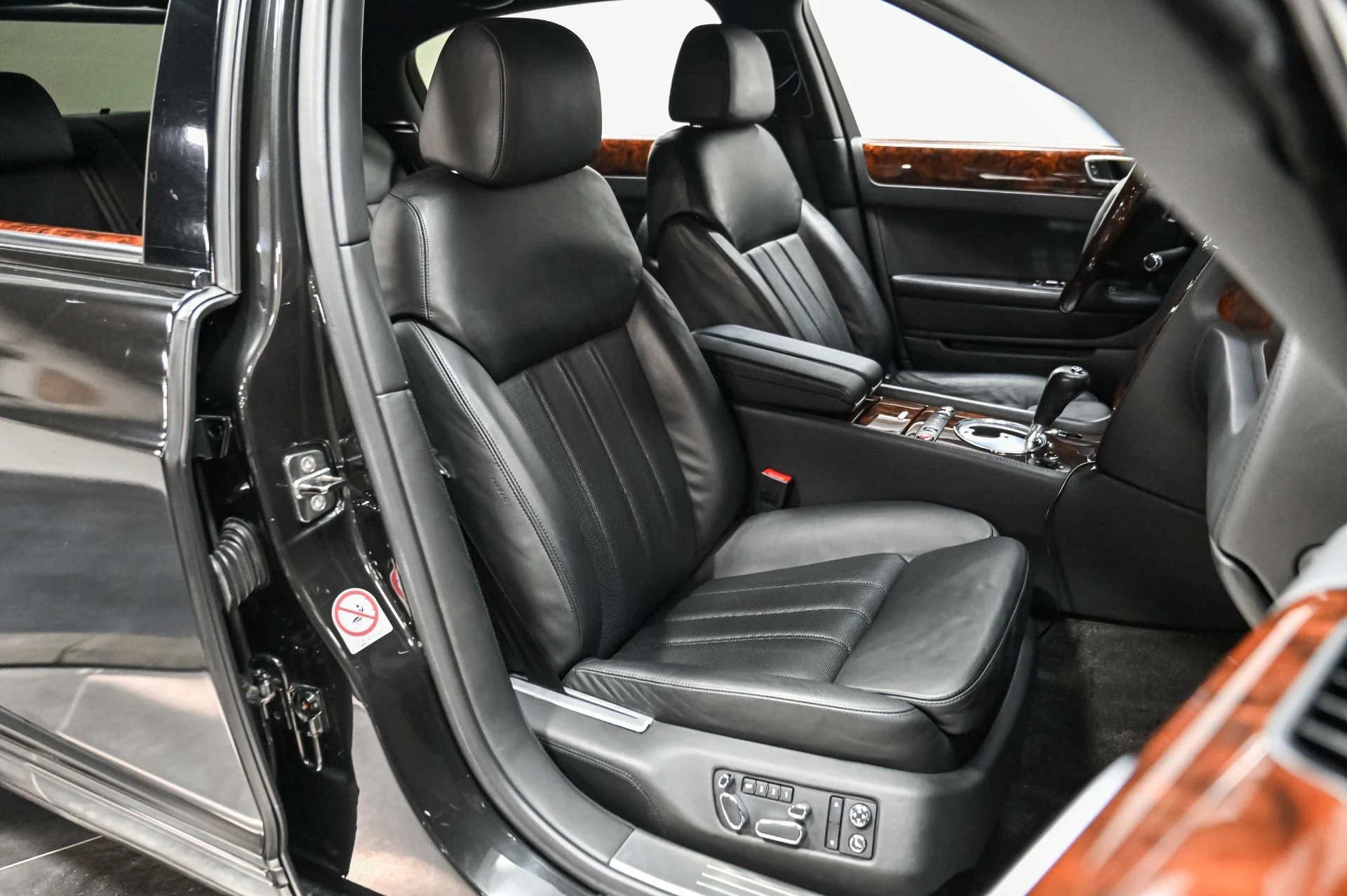 mph028_320139591_Used_2006_Bentley_Continental_Flying_Spur_1753818843_1771687a42