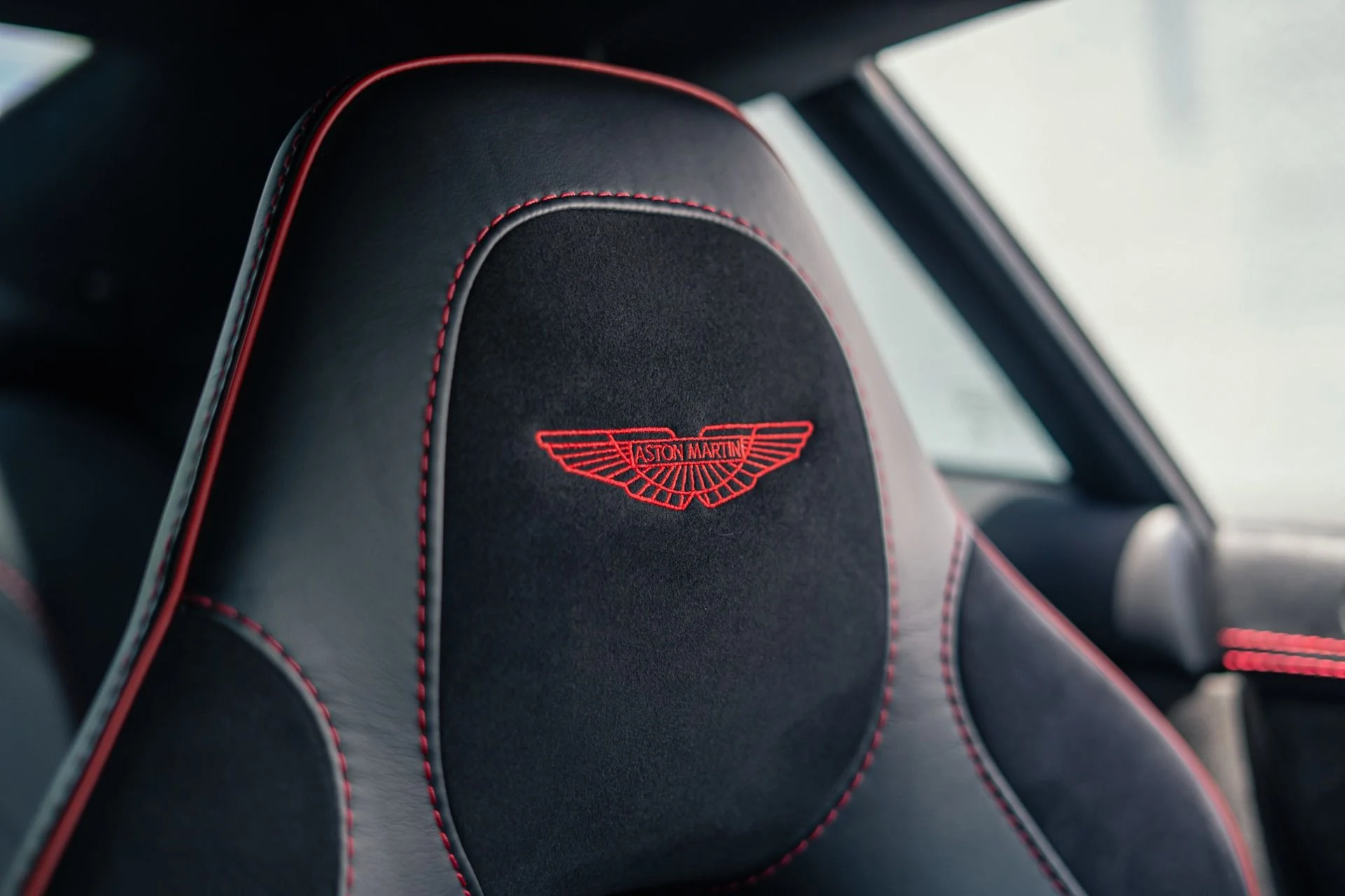 mph028_3202792658_Used_2015_Aston_Martin_Vanquish_Carbon_White_Tasteful_Upgrades_1784056520_cb8cbb8a14