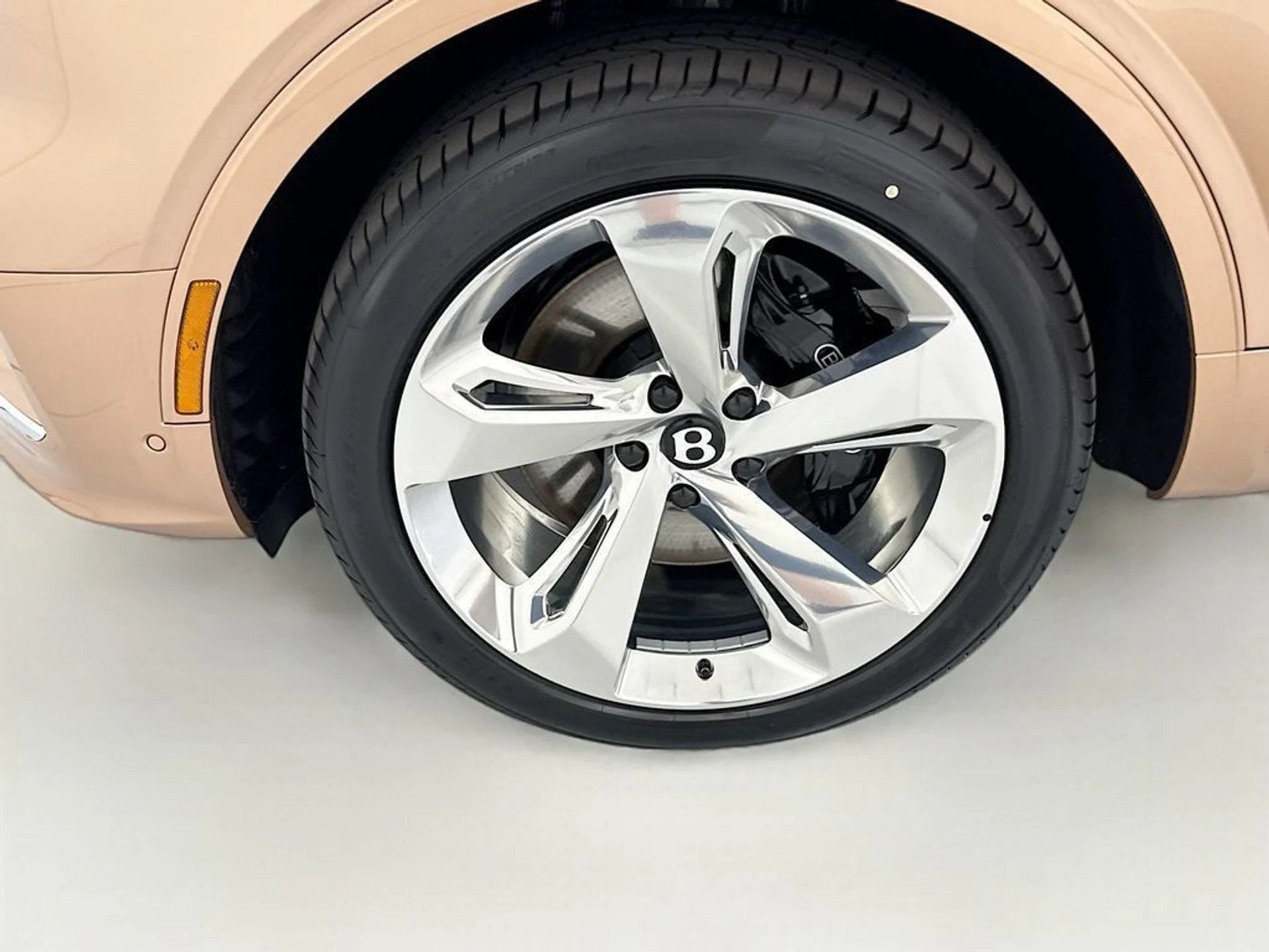 mph028_3212334563_new_2026_bentley_bentayga_8119_23010475_29_1024_99feeb3141