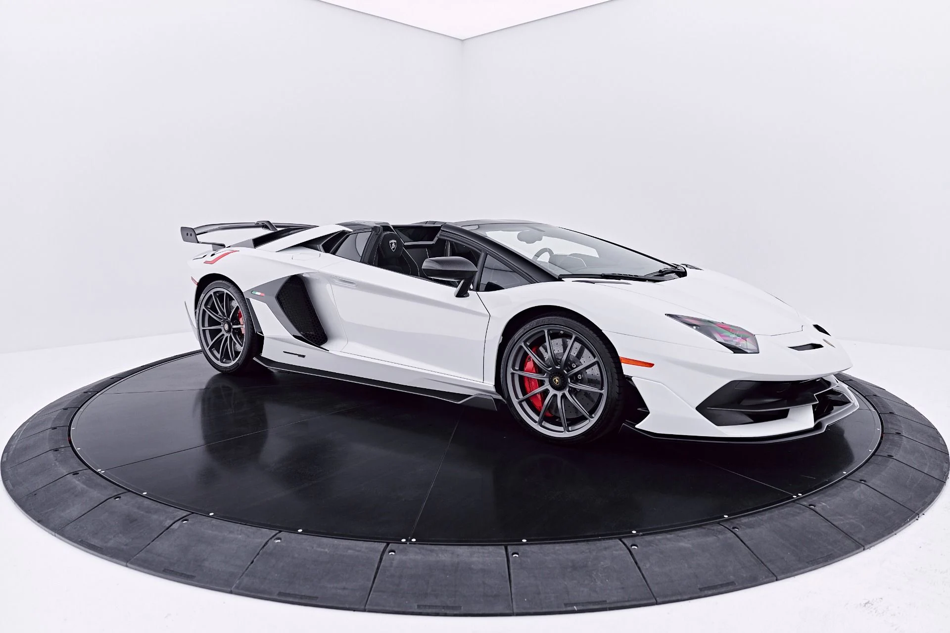mph028_3213061637_Used_2021_Lamborghini_Aventador_SVJ_Base_1784080189_0a722d0581