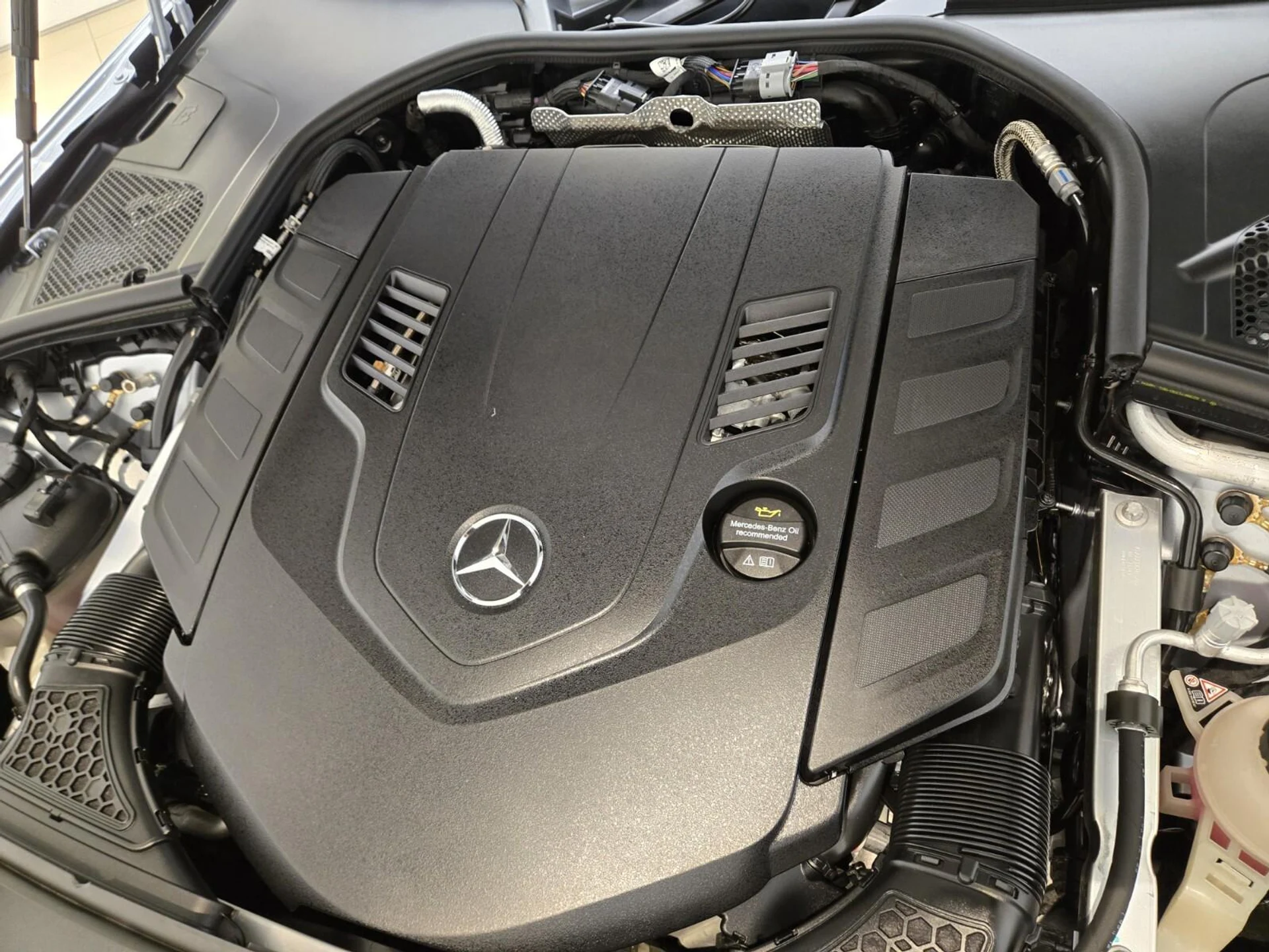 mph028_3215097637_Used_2024_Mercedes_Benz_S_Class_Maybach_S_580_1773122646_8105f011ef