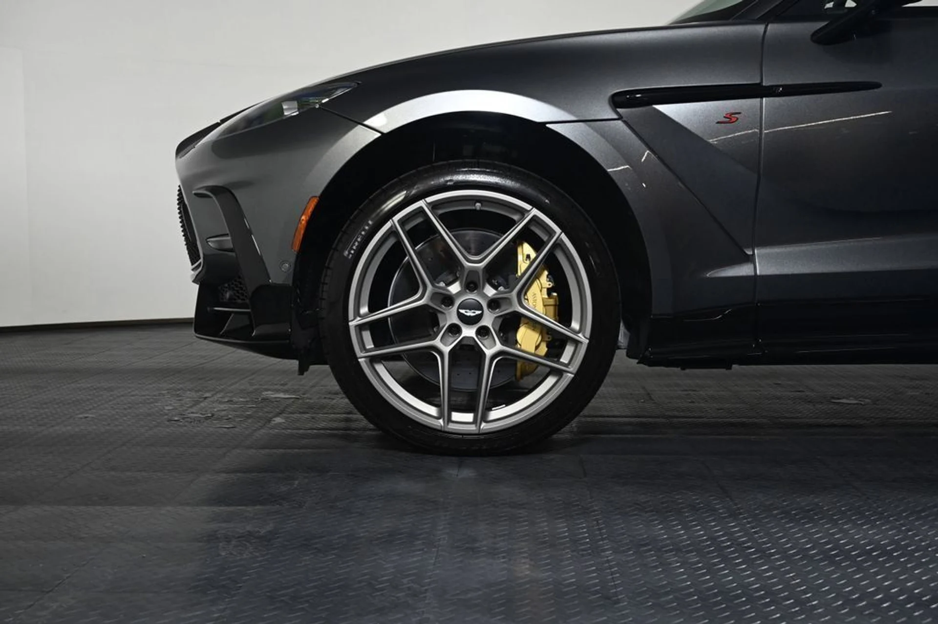 mph028_3216135218_new_2026_aston_martin_dbx_sawd_11350_23029728_29_1024_d05b3cae2d