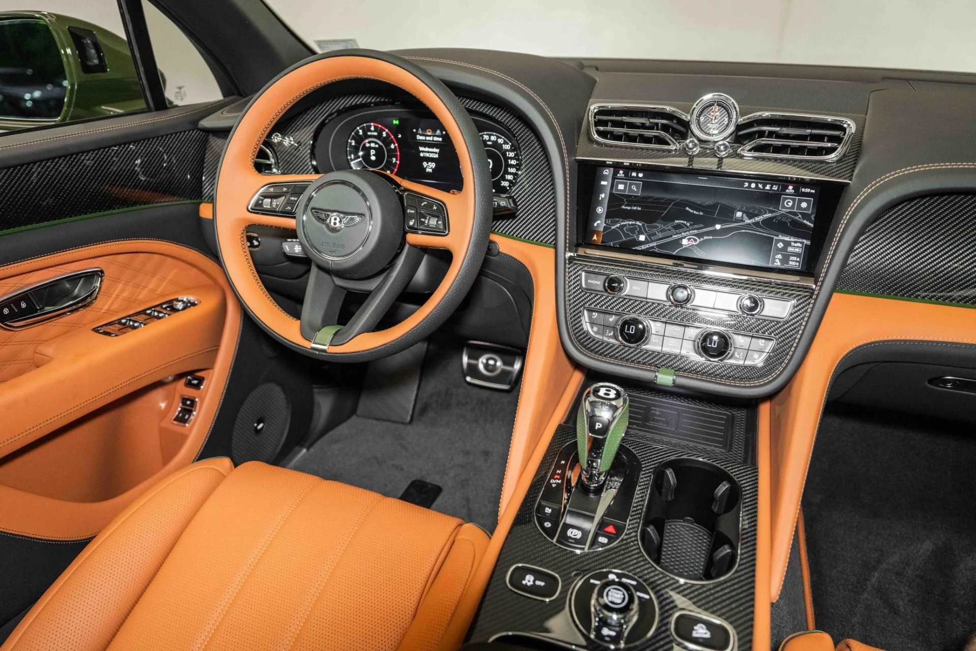 mph028_3235059905_New_2024_Bentley_Bentayga_EWB_Azure_V8_1718899287_8ee8300d38