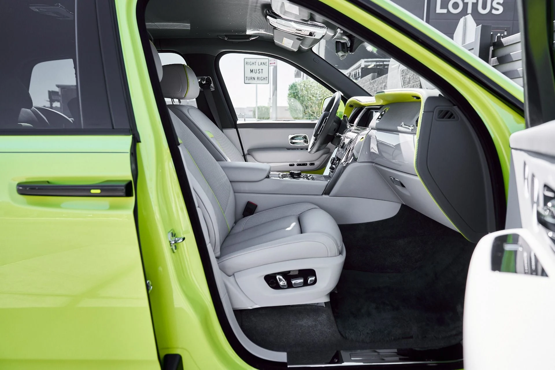 mph028_3235179806_Used_2024_Rolls_Royce_Cullinan_Base_1773162591_9759d7ec64