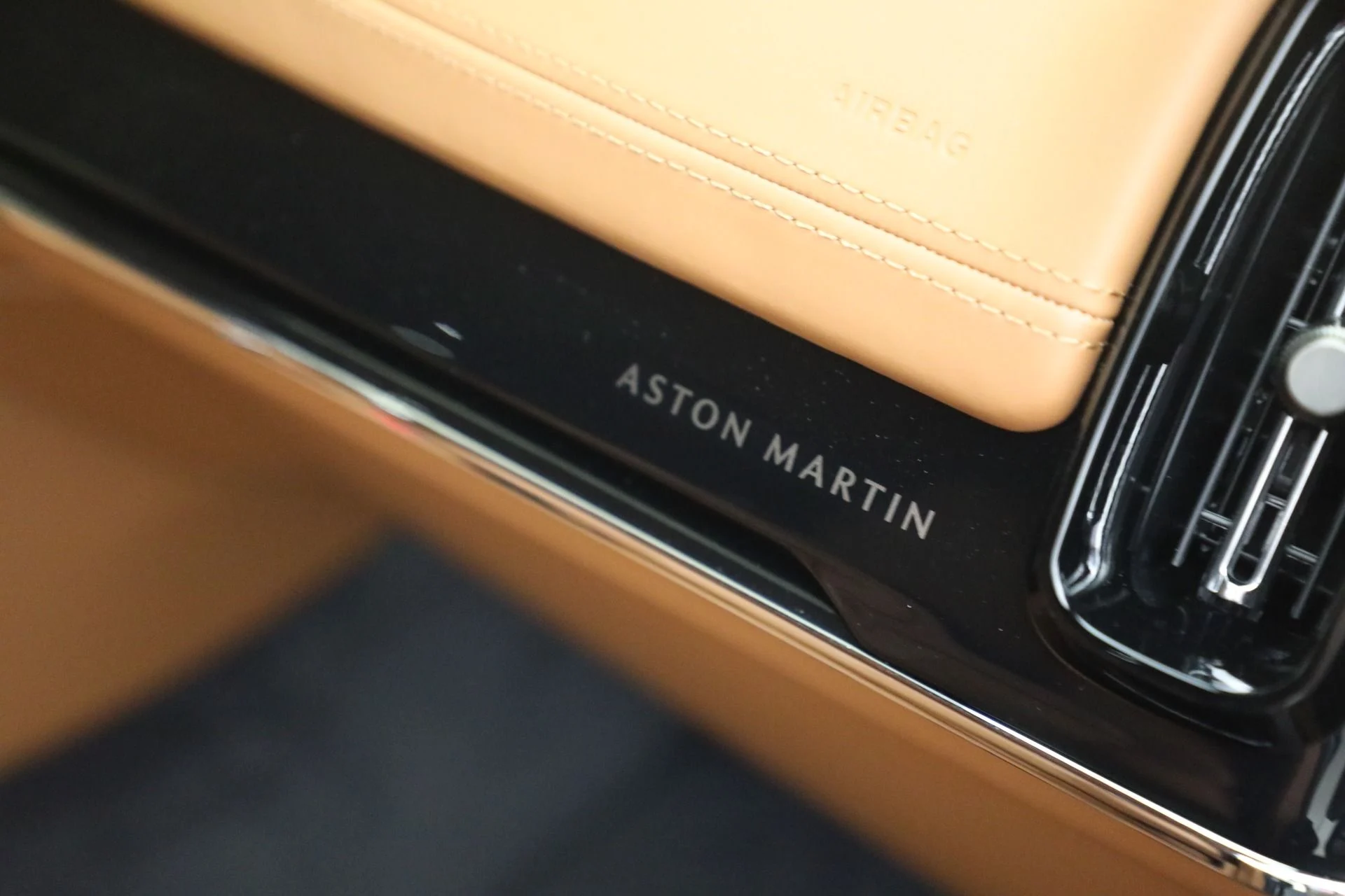 mph028_3238670168_New_2026_Aston_Martin_DBX_S_1792514640_1464563168