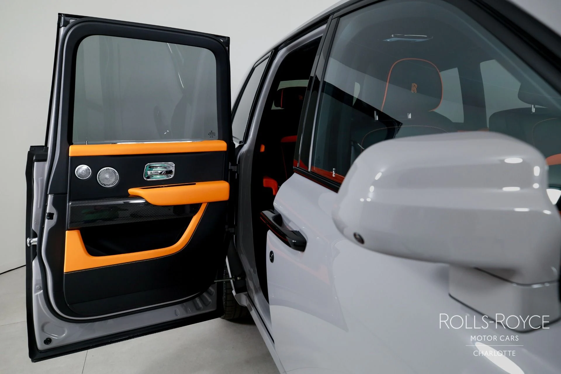 mph028_3242021225_Used_2026_Rolls_Royce_Black_Badge_Cullinan_1771362063_5838c8b08f