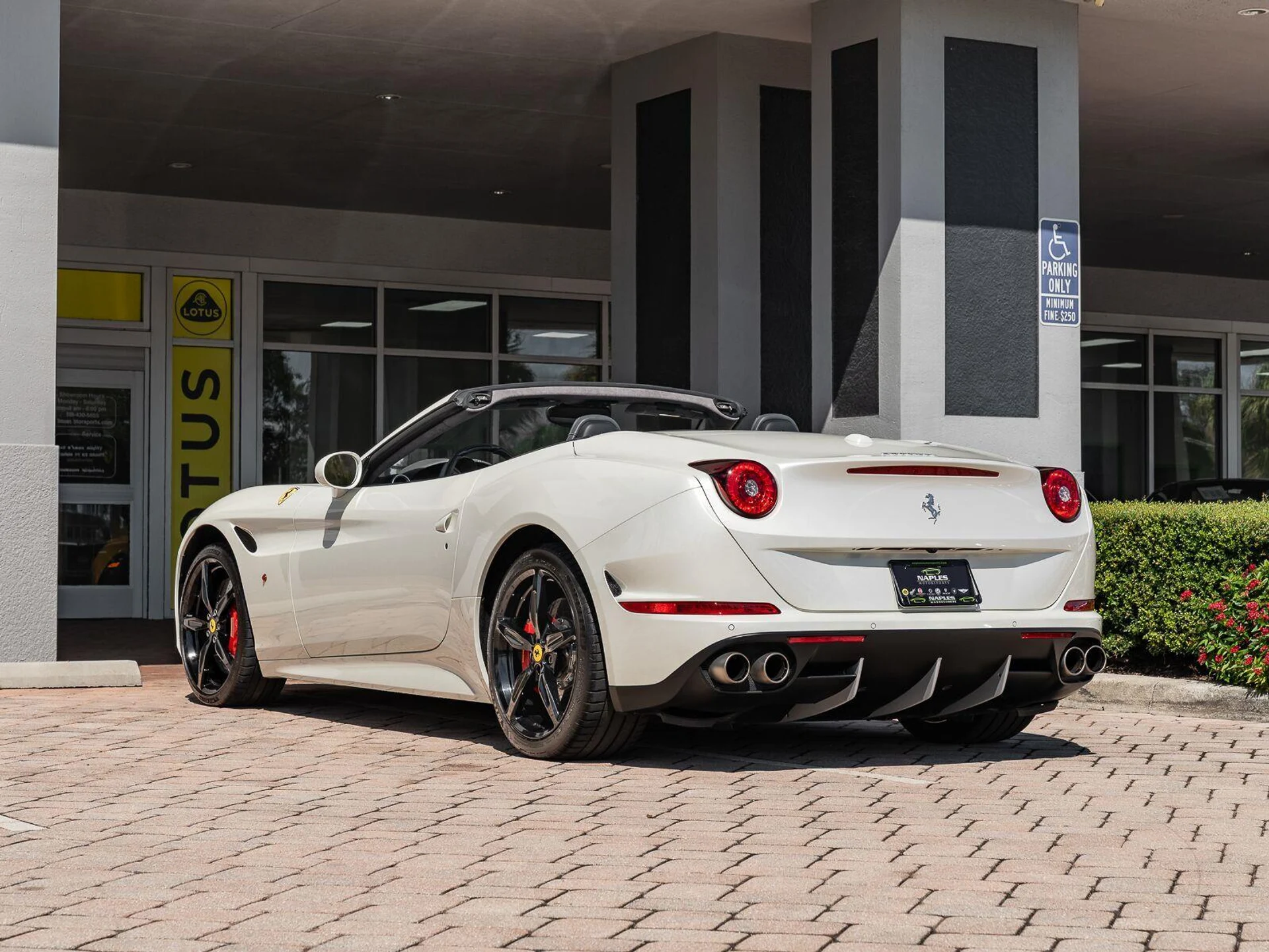 mph028_3251267119_Used_2015_Ferrari_California_T_1793034442_b7b5241b37