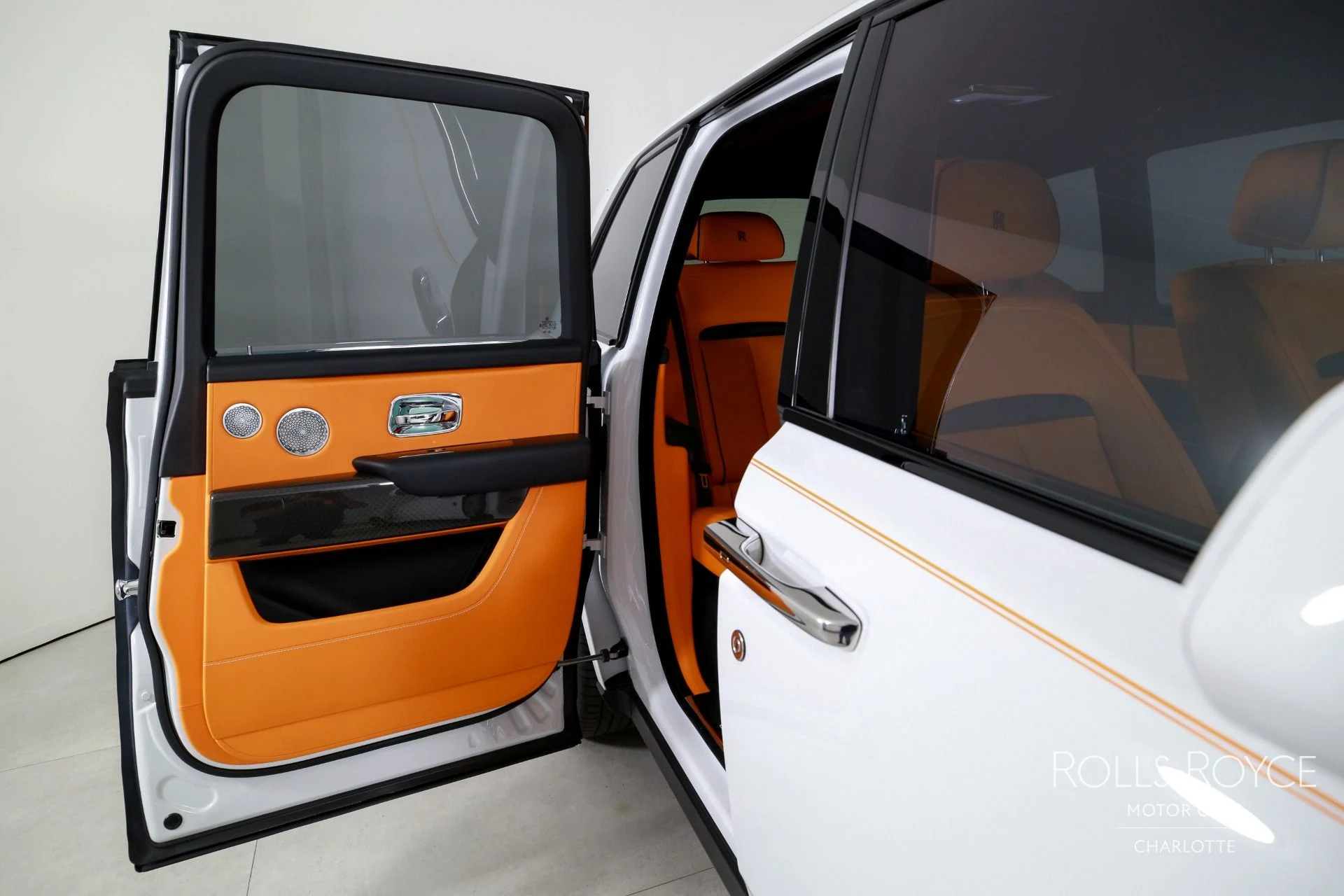 mph028_325489808_Used_2022_Rolls_Royce_Black_Badge_Cullinan_1764197182_ac458ccc87