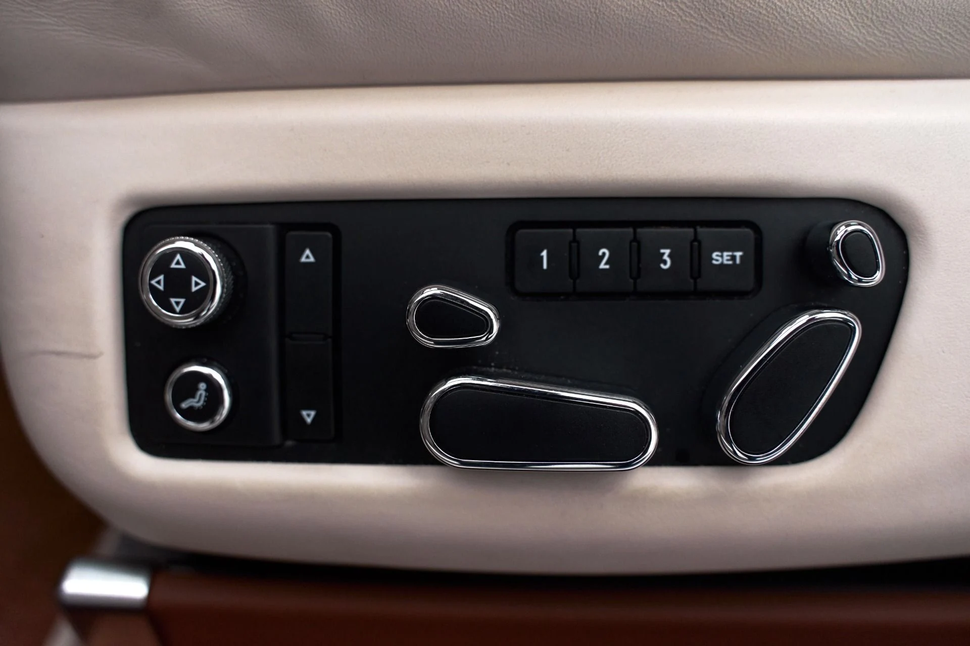 mph028_3274892925_Used_2015_Bentley_Flying_Spur_V8_1615575180_9842027dfc