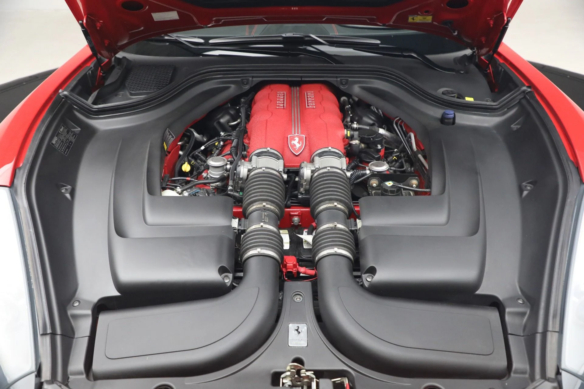 mph028_3277546243_Used_2014_Ferrari_California_30_1790957521_4a38588937