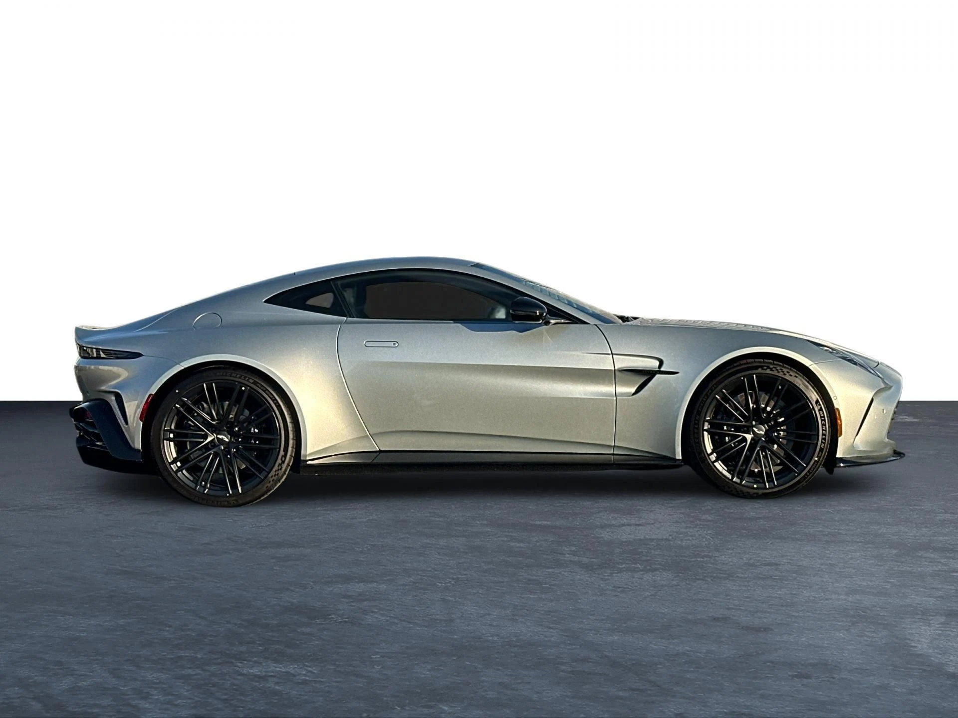 mph028_3278497242_New_2026_Aston_Martin_Vantage_Coupe_1764169823_ae638dd061