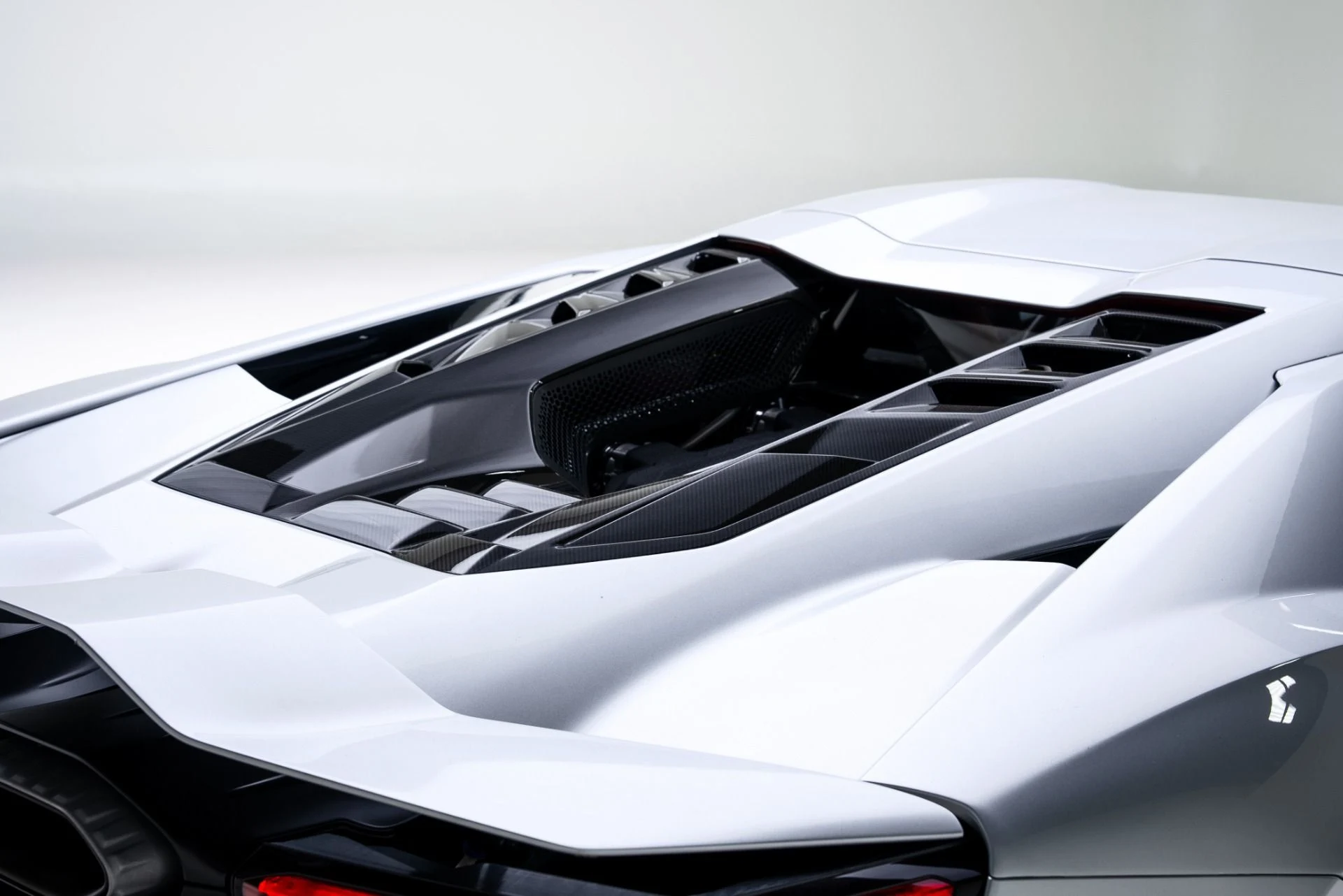 mph028_3287273335_Used_2025_Lamborghini_Revuelto_1770663111_88fe46e4b5