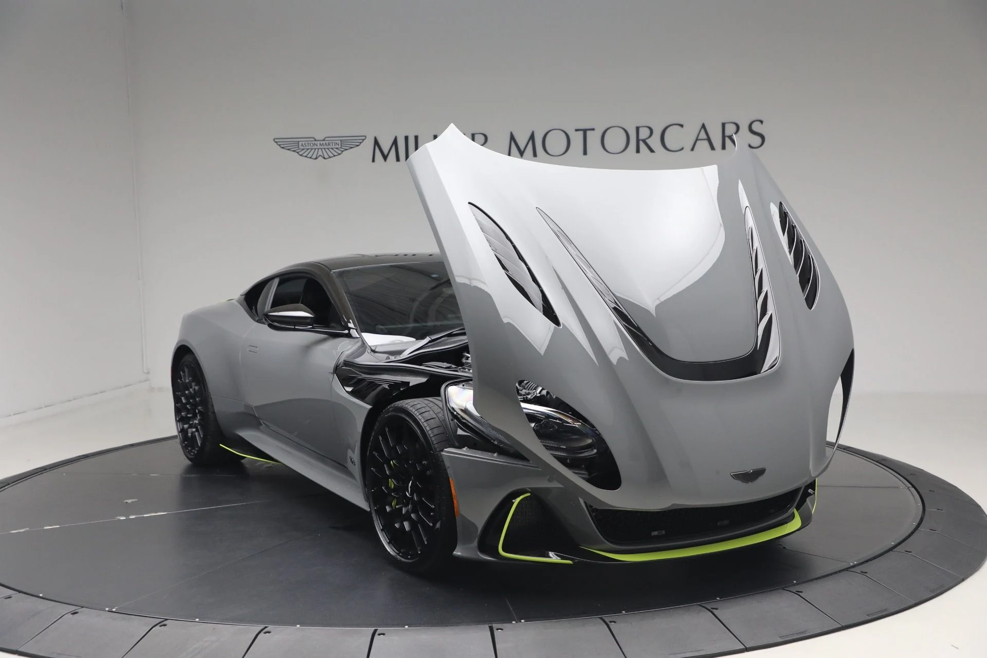 mph028_3296999370_Used_2023_Aston_Martin_DBS_770_Ultimate_1786363413_51c23b20ea