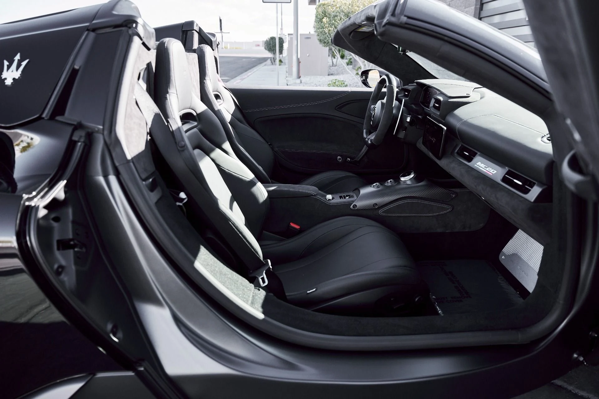 mph028_3301921996_Used_2024_Maserati_MC_20_1771382134_f809b978a4