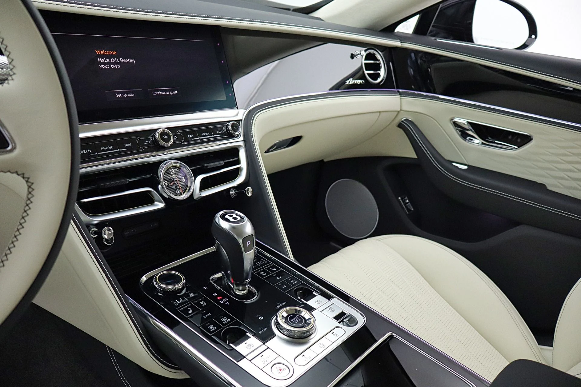 mph028_3309864007_New_2026_BENTLEY_Flying_Spur_Azure_V8_c79df6e9b9