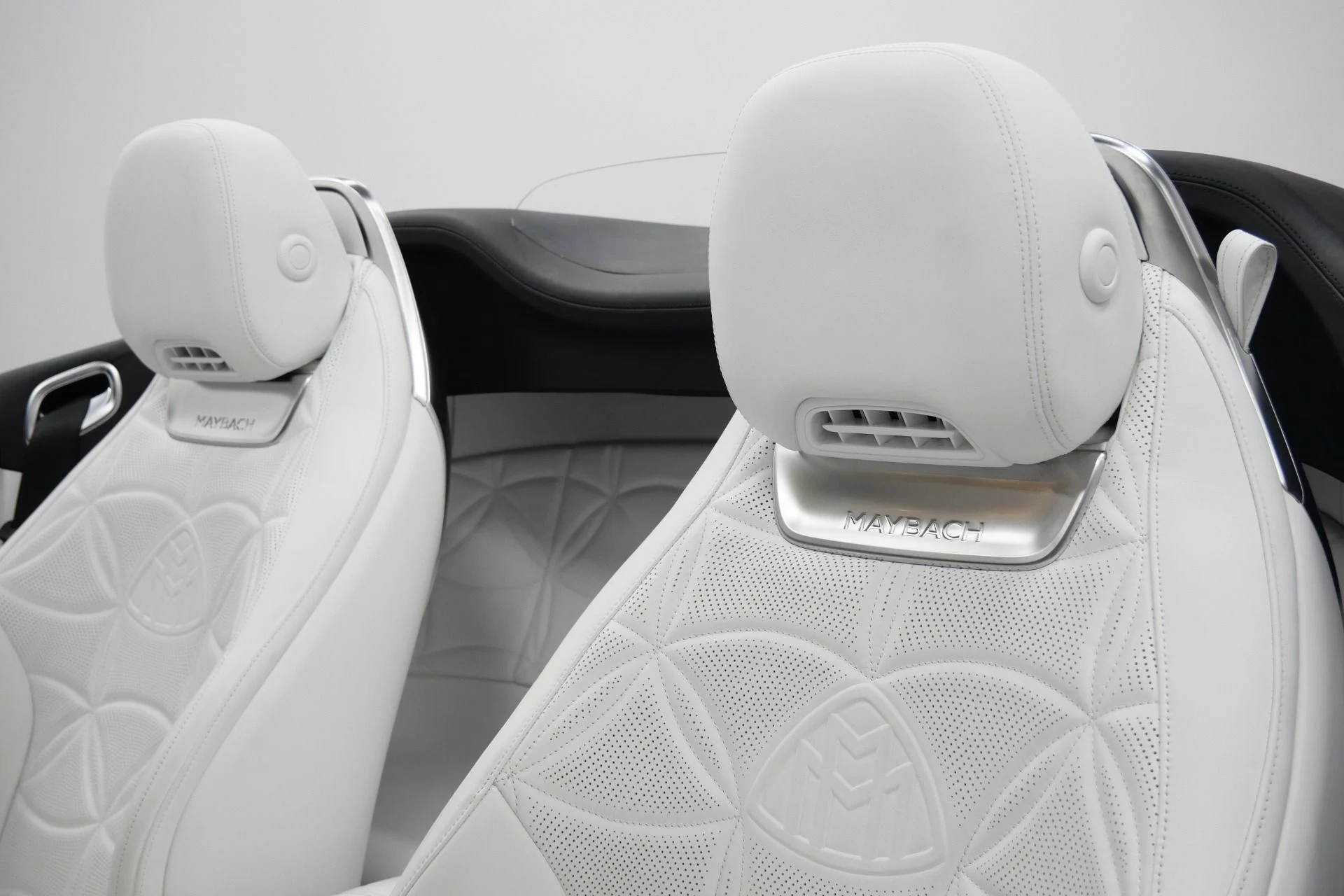 mph028_3313512712_Used_2026_Mercedes_Benz_Maybach_SL_680_Monogram_Series_As_New_Condition_1767976694_081799b1b7