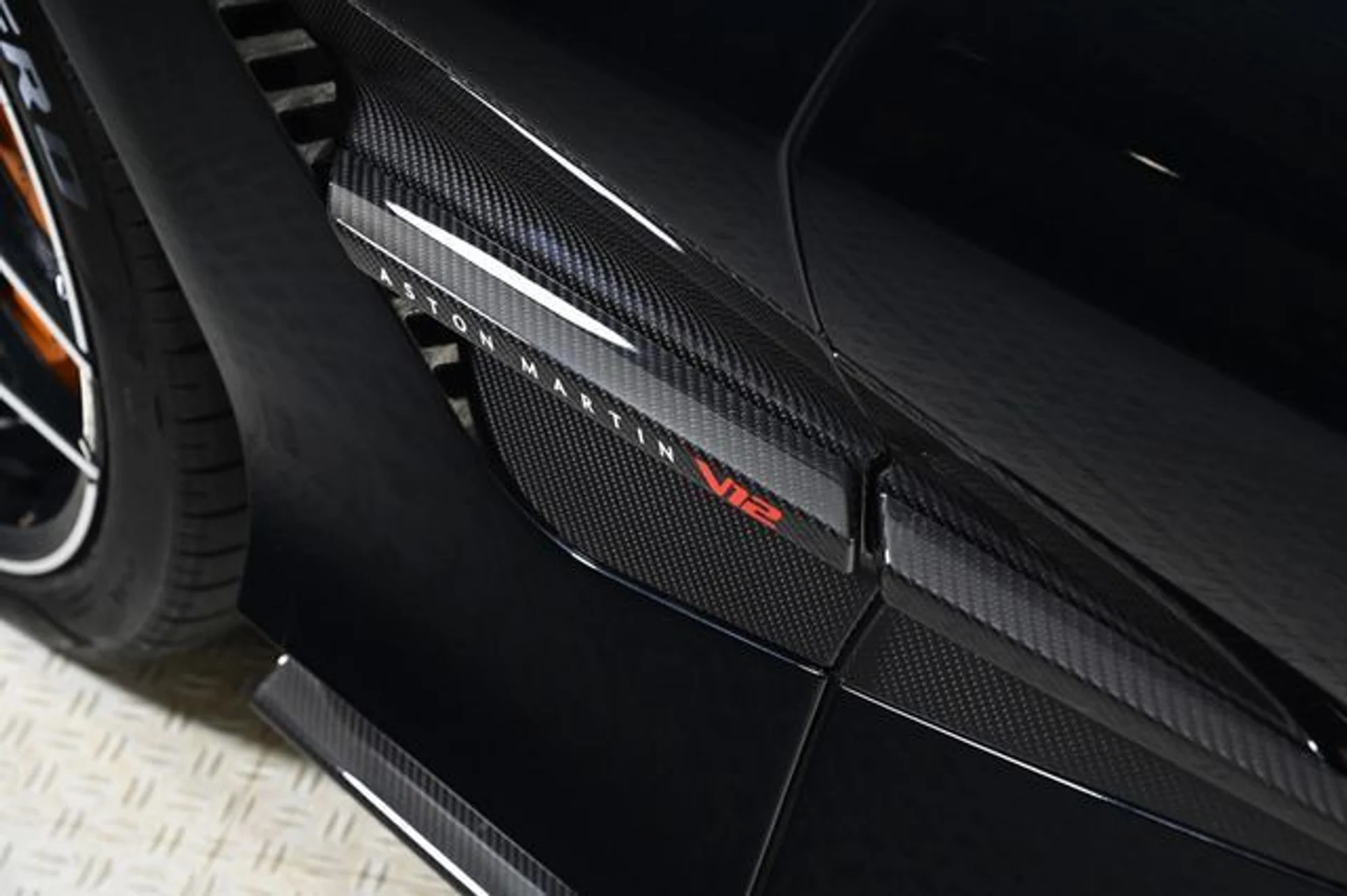 mph028_3314337791_new_2025_aston_martin_vanquish_coupe_11350_22854857_28_640_b95d6d9f50