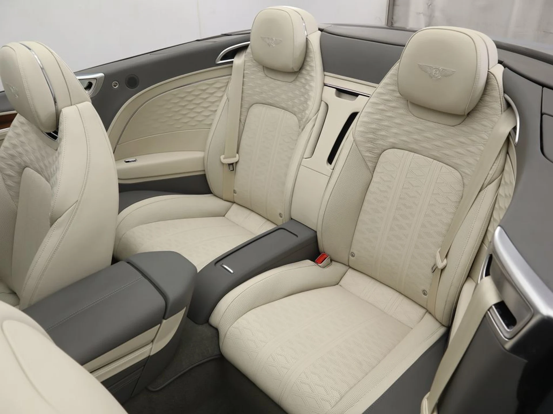 mph028_3314422597_used_2025_bentley_continental_gtspeedconvertible_8119_22974147_29_1024_16add6368a