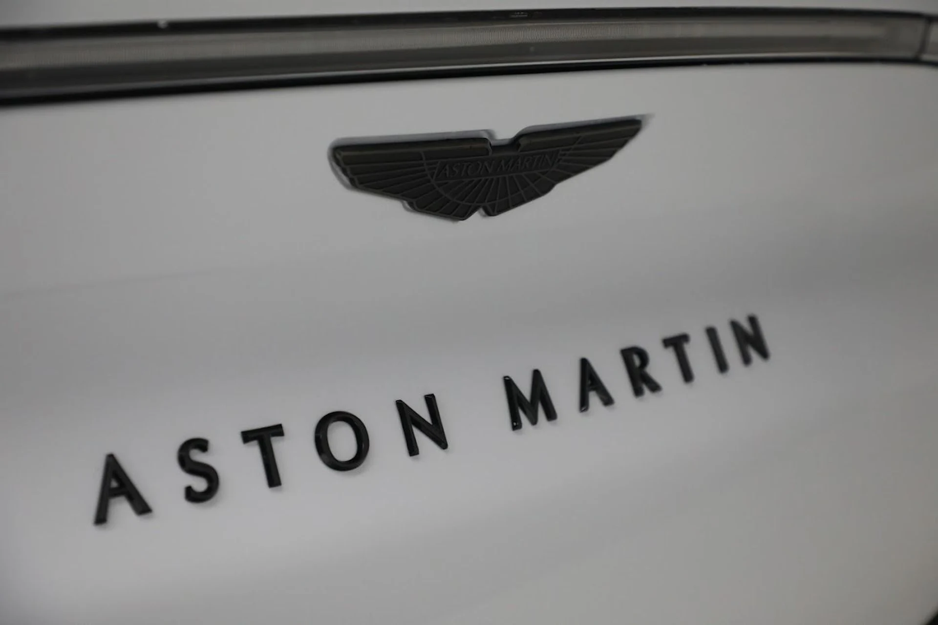 mph028_3319884477_Used_2023_Aston_Martin_DBX_707_74e0d1a0e3