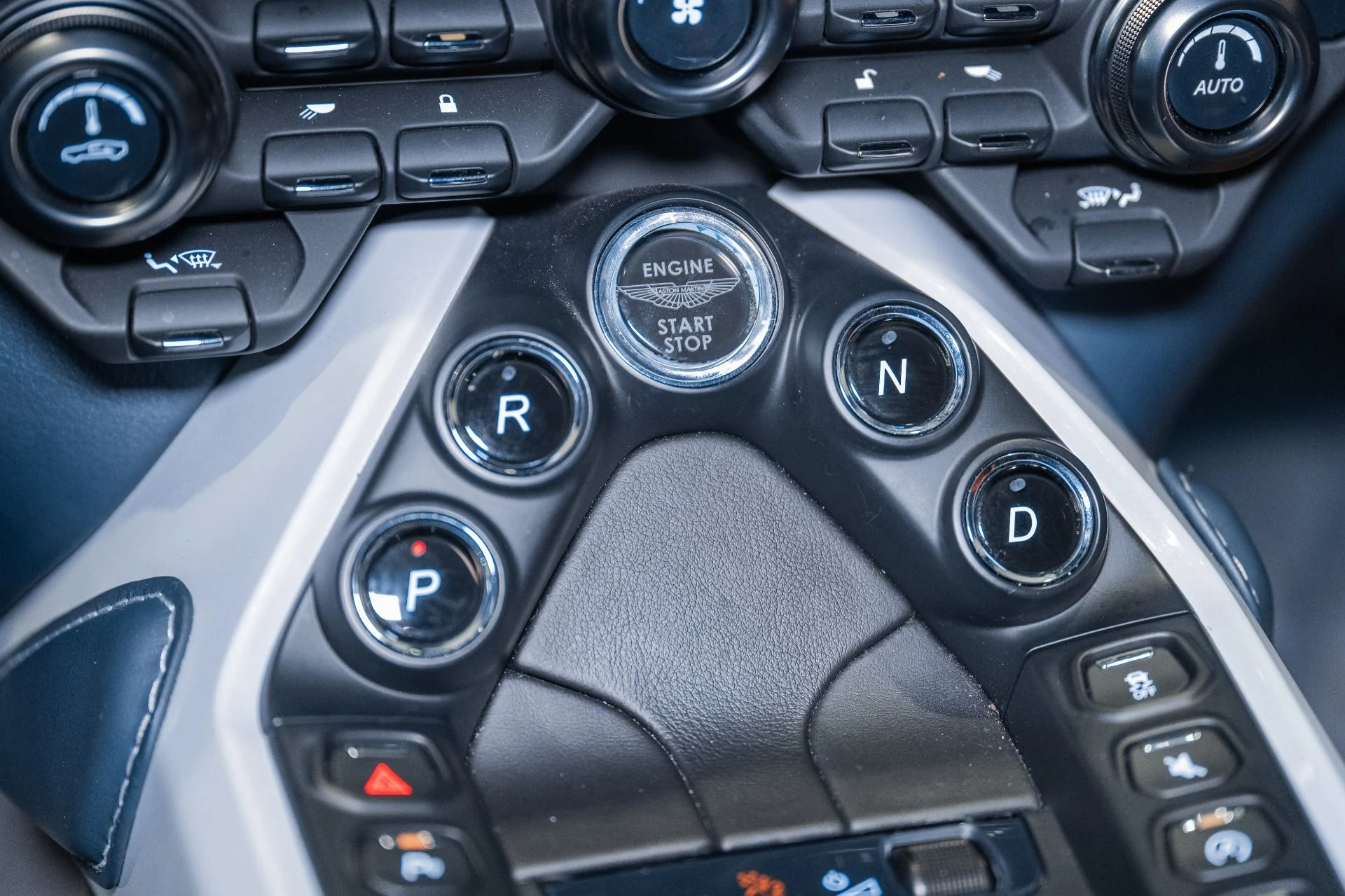 mph028_3320377606_Used_2019_Aston_Martin_Vantage_1790176598_2907b69708