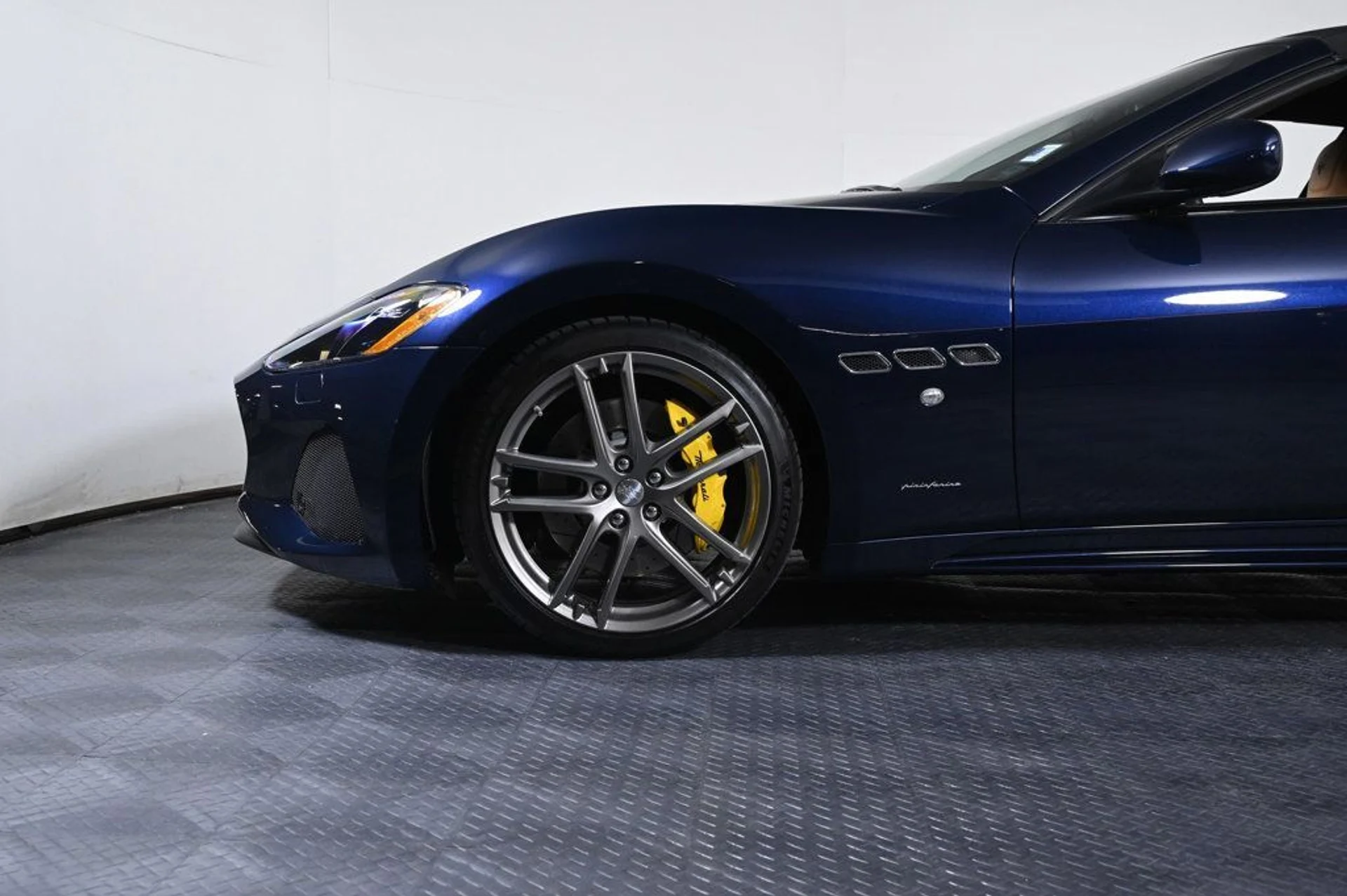 mph028_3321998939_used_2019_maserati_granturismo_sport_11350_23000858_28_1024_3361898f61