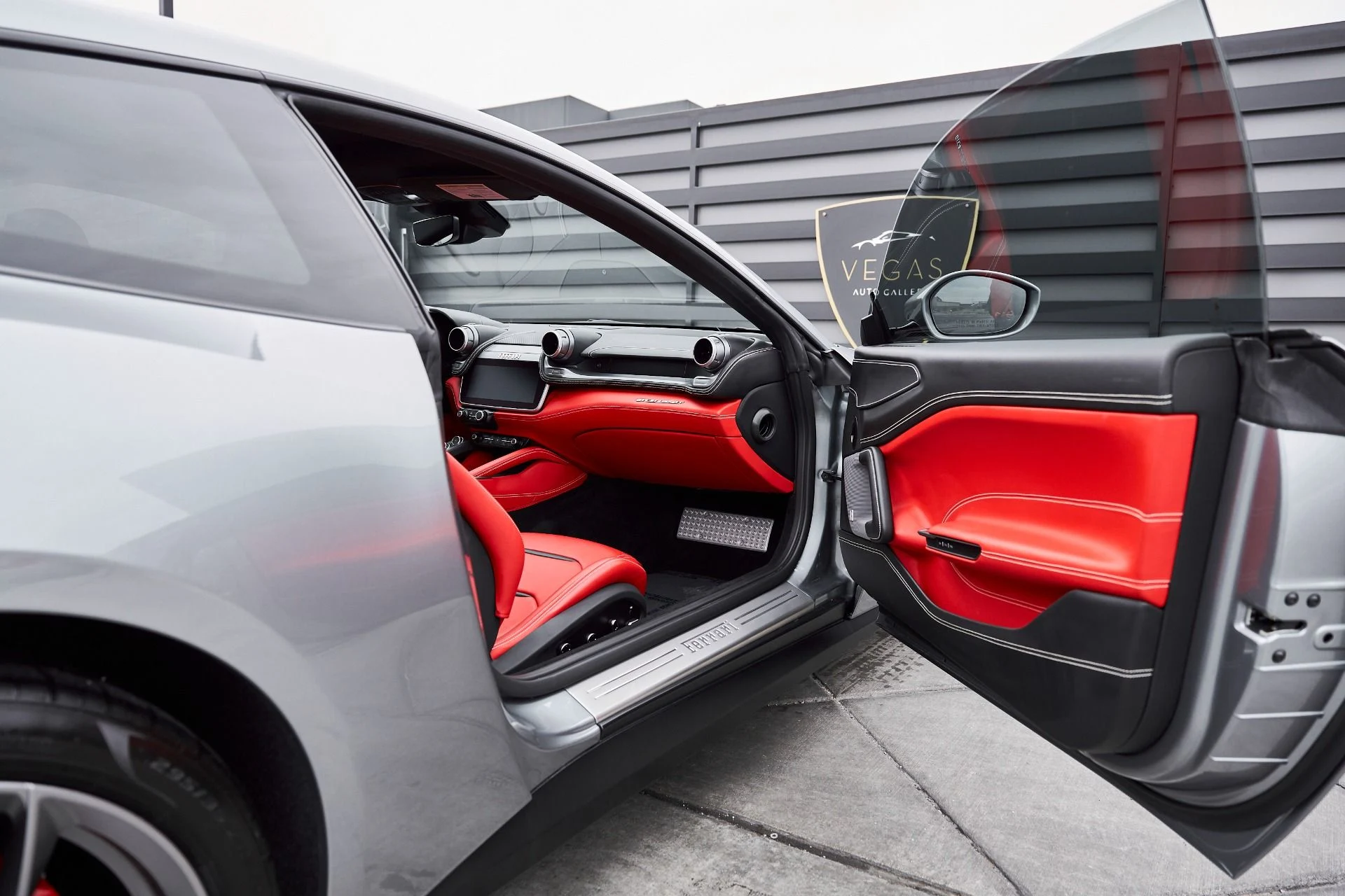 mph028_3332813884_Used_2020_Ferrari_GTC_4_Lusso_T_1766785887_b226512207