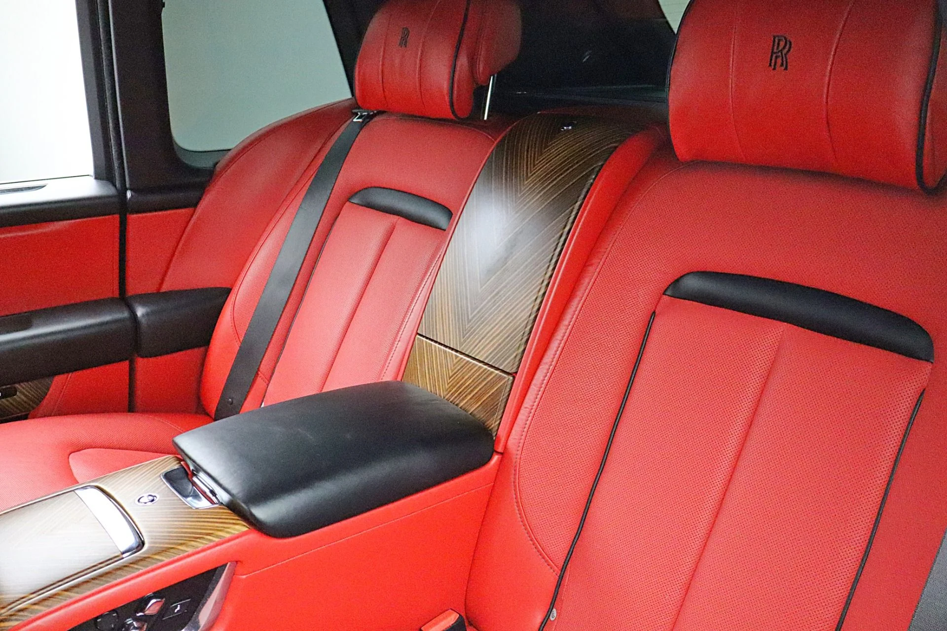 mph028_3337781284_Used_2019_Rolls_Royce_Cullinan_0937ed5738