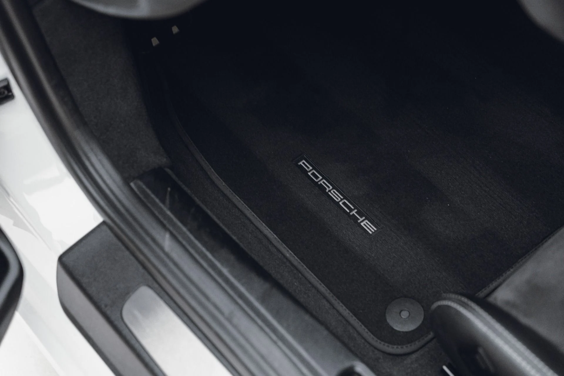 mph028_3341450937_Used_2018_Porsche_911_GT_3_1781890282_fb6a07a44c