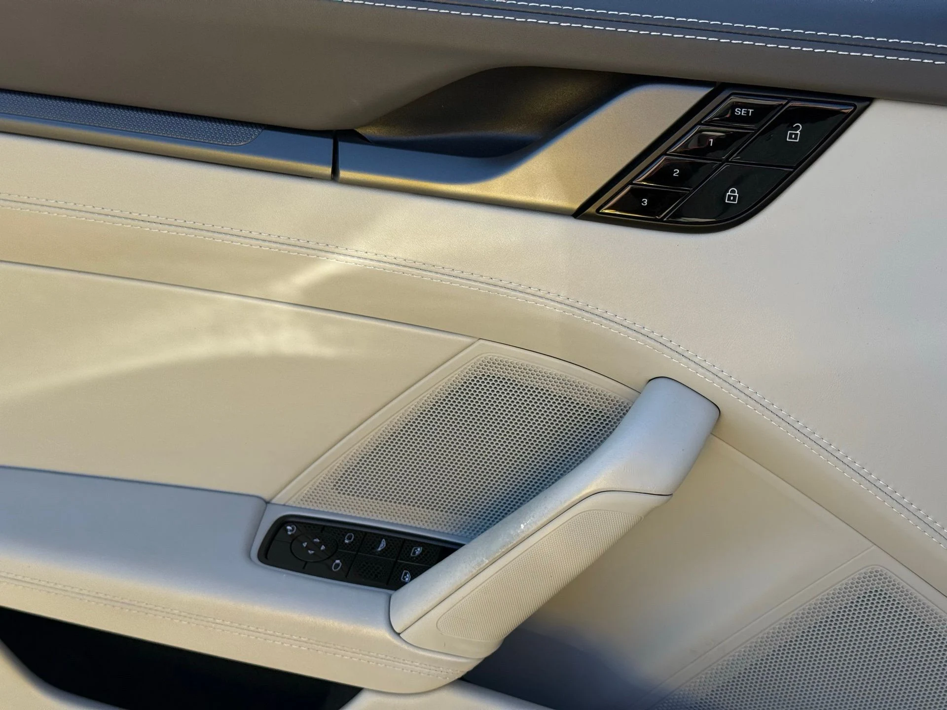 mph028_3341888252_81ffa7cfd3999bd157e14e60abccde14_5682252289