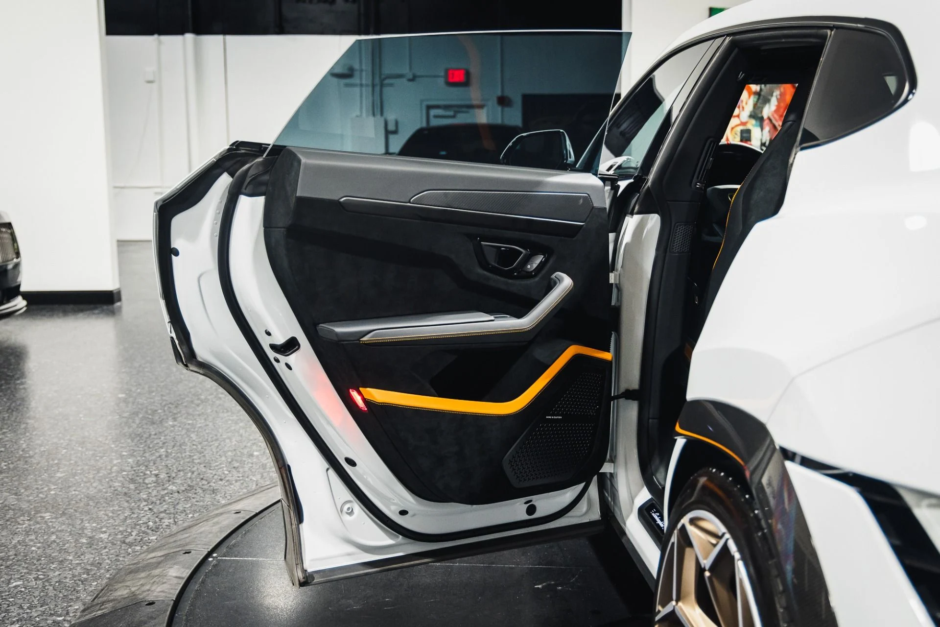 mph028_3346778792_Used_2023_Lamborghini_Urus_Performante_1775866481_42e4585573