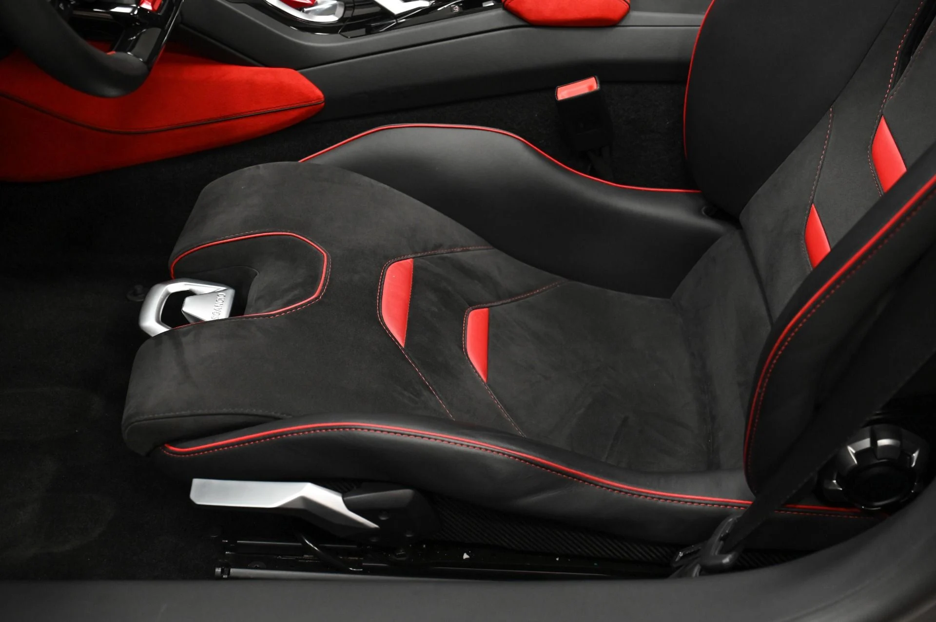 mph028_334790032_Used_2021_Lamborghini_Huracan_EVO_Base_1754943385_097a276038