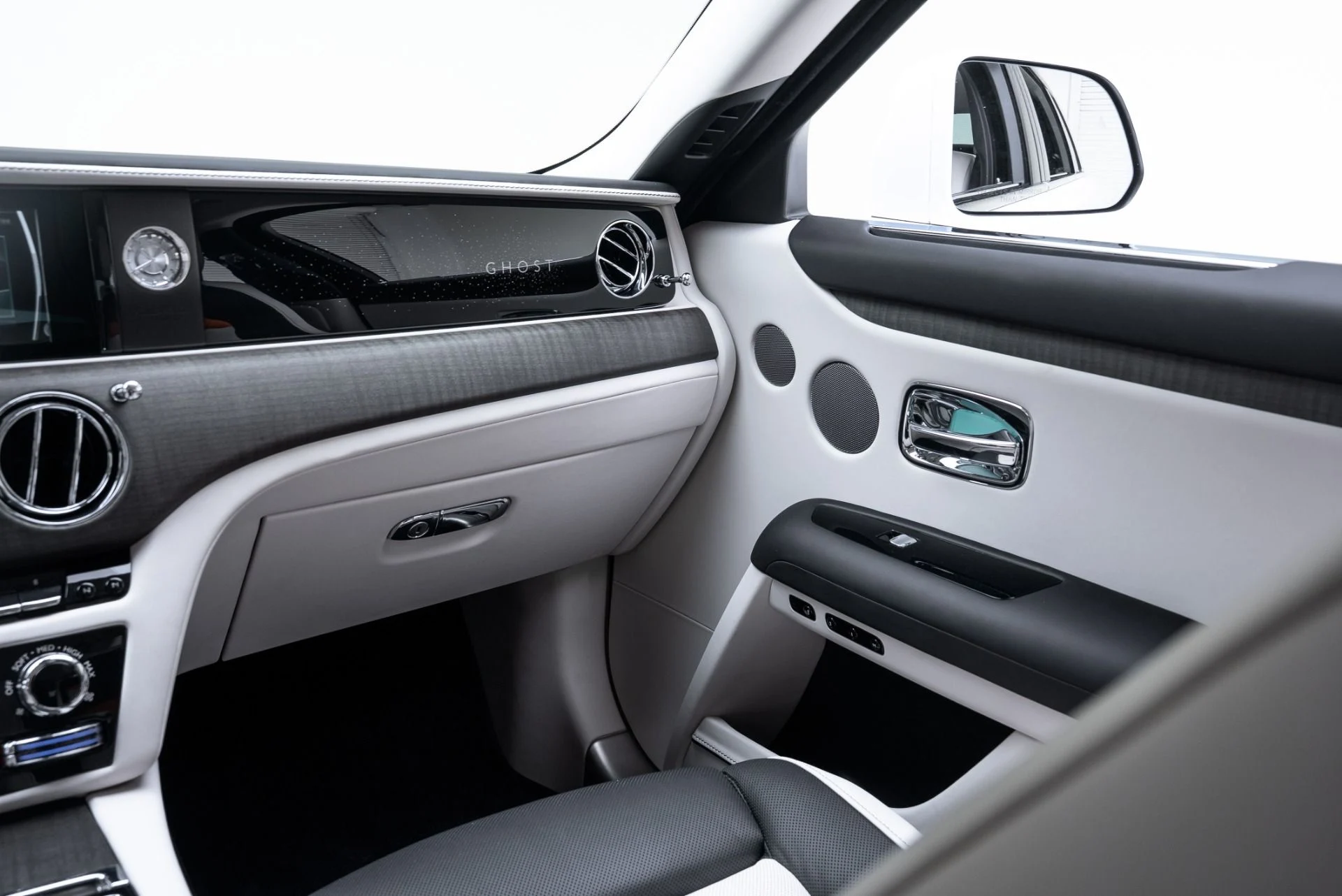 mph028_3352126865_Used_2022_Rolls_Royce_Ghost_1775153169_64c8dc7f5a