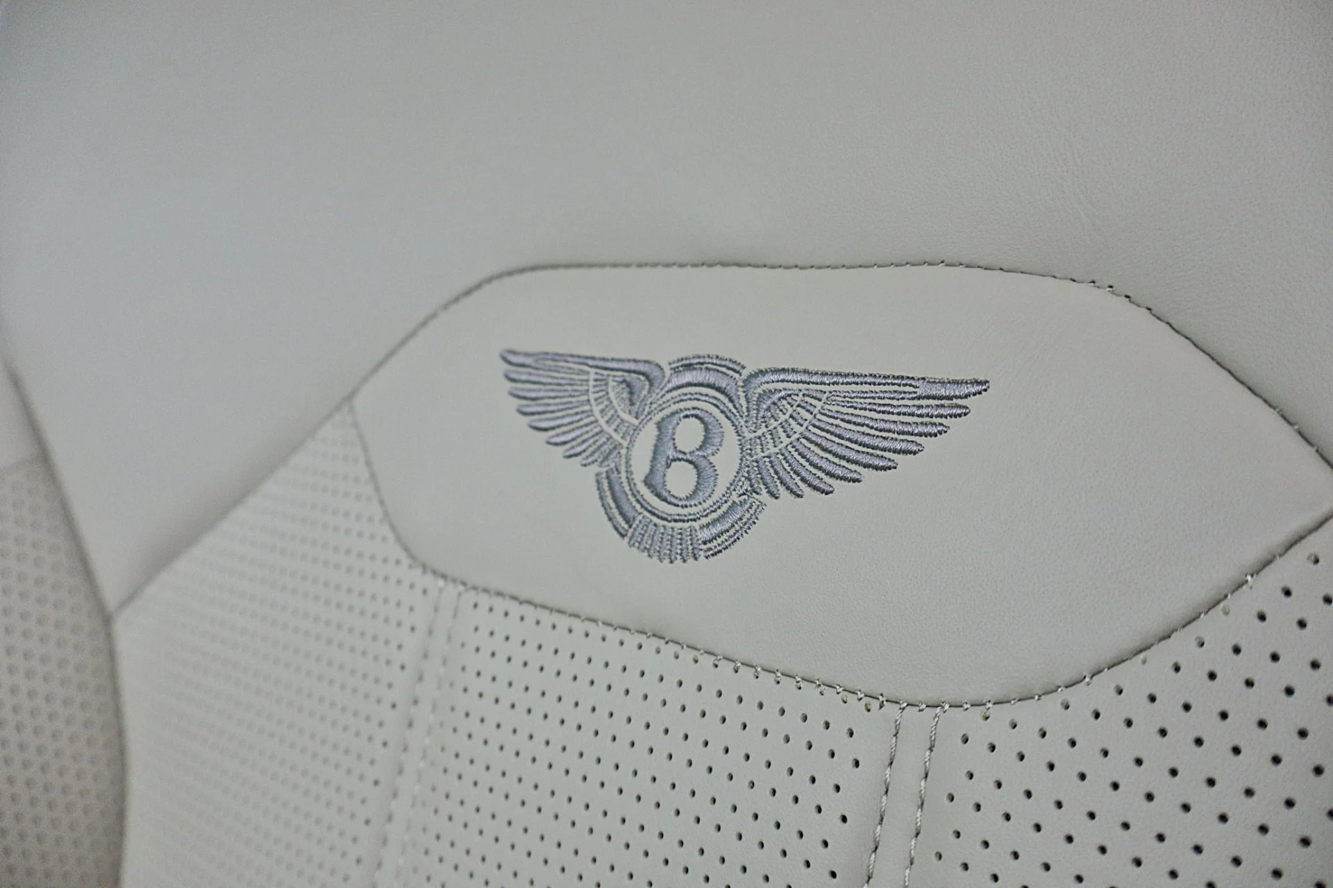 mph028_3353019076_Used_2024_Bentley_Bentayga_EWB_V8_LEASE_OPTIONS_AVAILABLE_ff65566508