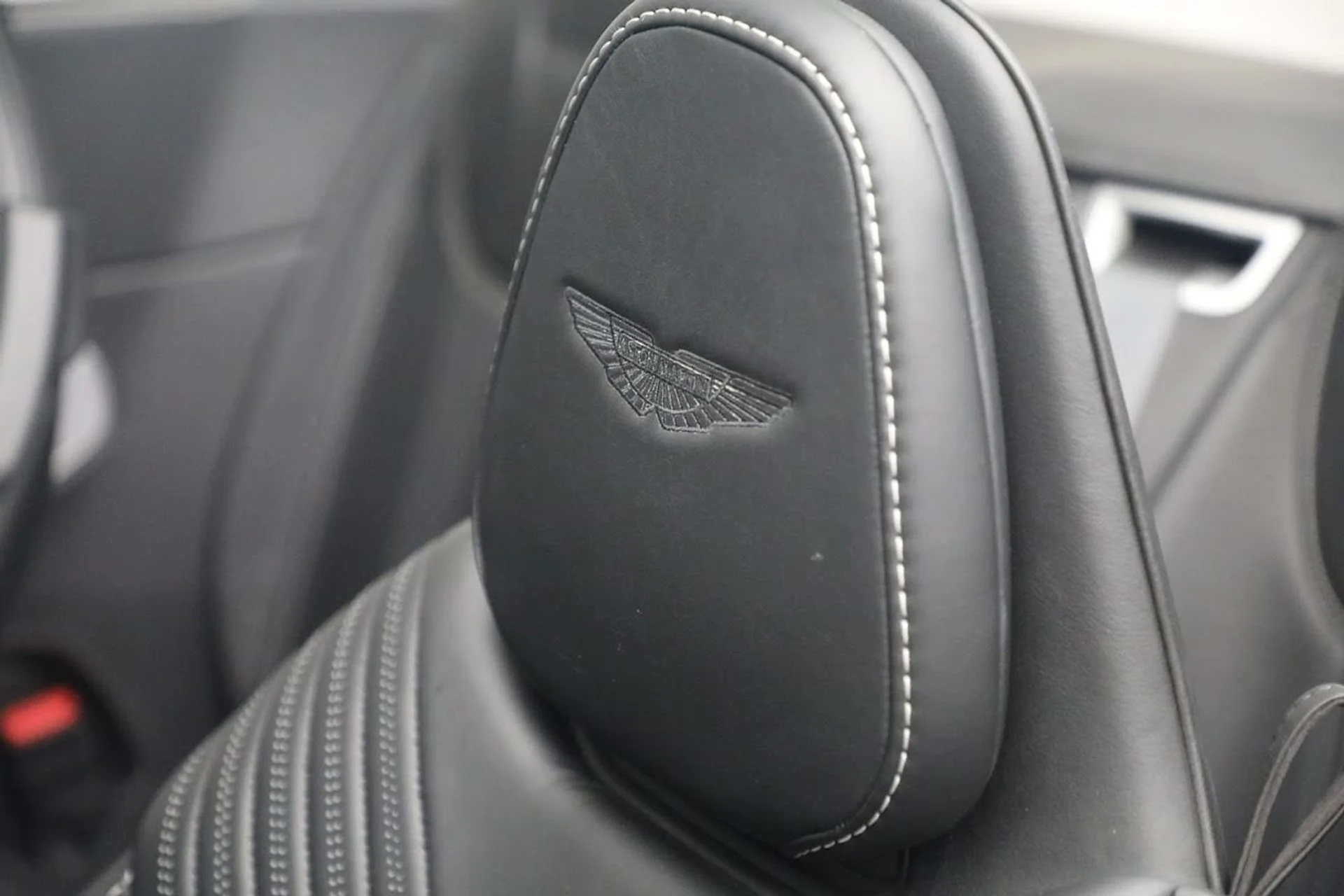 mph028_3353875621_Used_2019_Aston_Martin_DB_11_Volante_0ebaff80f5
