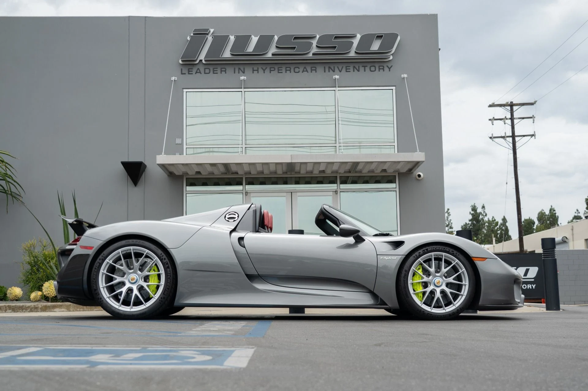 mph028_3356302622_Used_2015_Porsche_918_Spyder_1756496999_b39584d6b9