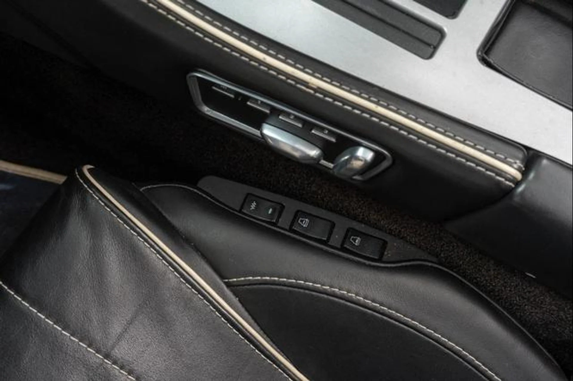 mph028_3358118333_v_h_BW_4prmixp_Ai9_EHNP_Umb_J_Ym_SA_b773d31244