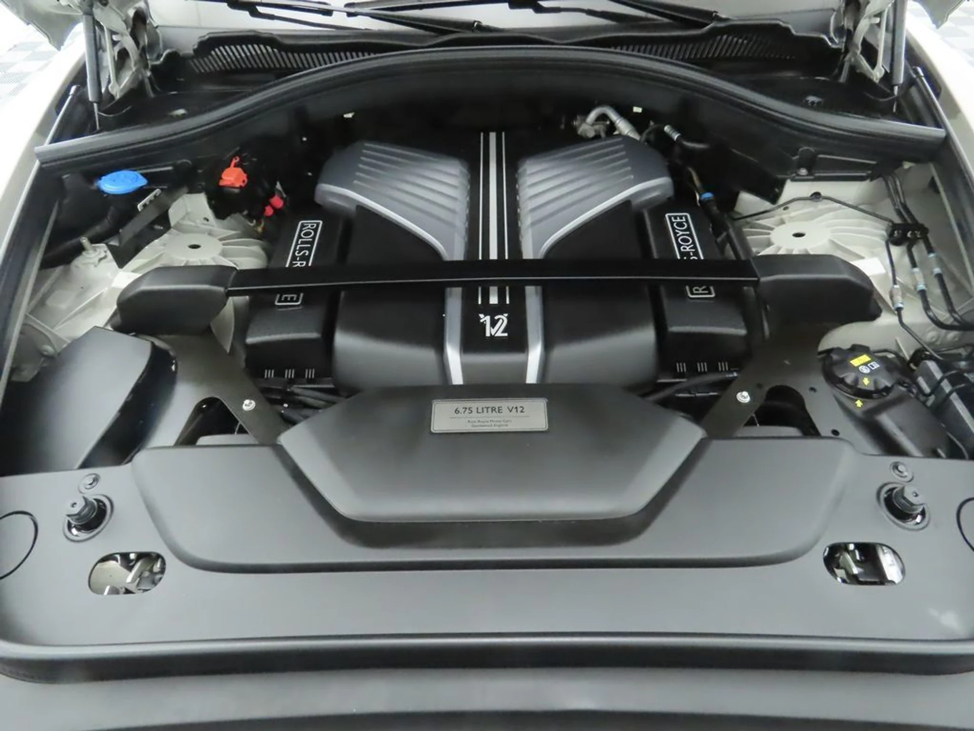 mph028_335848682_used_2023_rolls_royce_cullinan_blackbadgesportutility_8119_22957248_29_1024_716a16d983