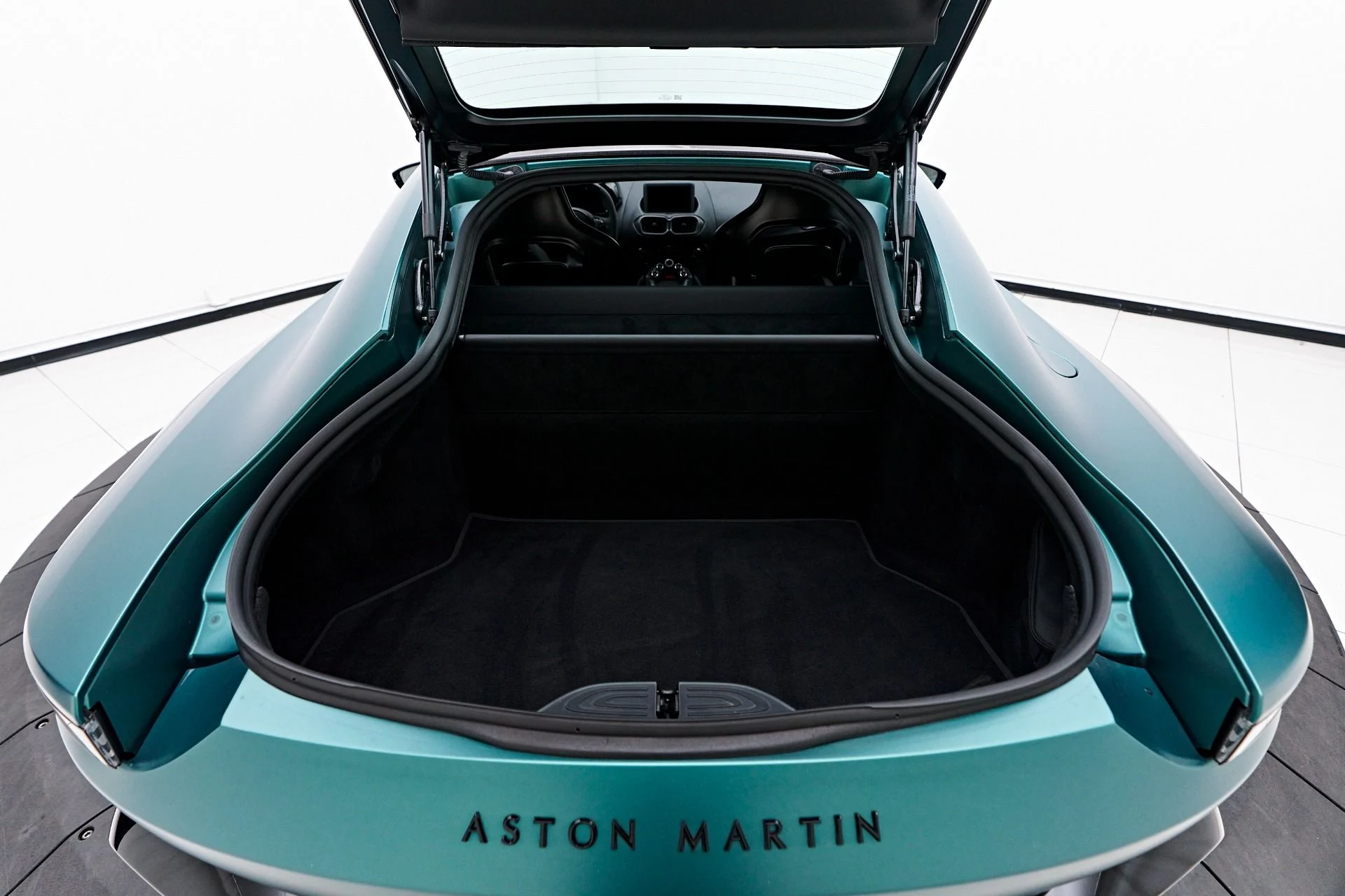 mph028_3370585093_Used_2023_Aston_Martin_Vantage_F1_Edition_1755655634_b34e781f6f