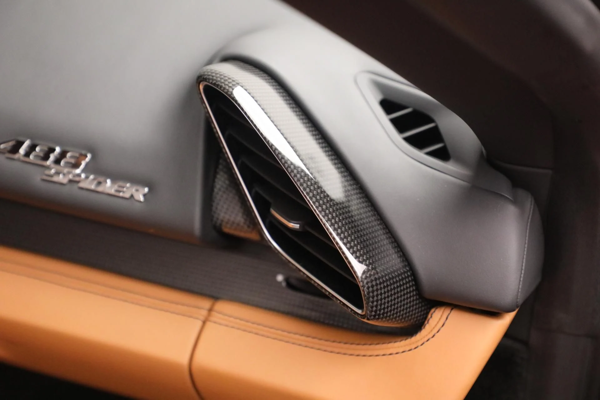 mph028_3376623375_Used_2018_Ferrari_488_Spider_7c1a36134c