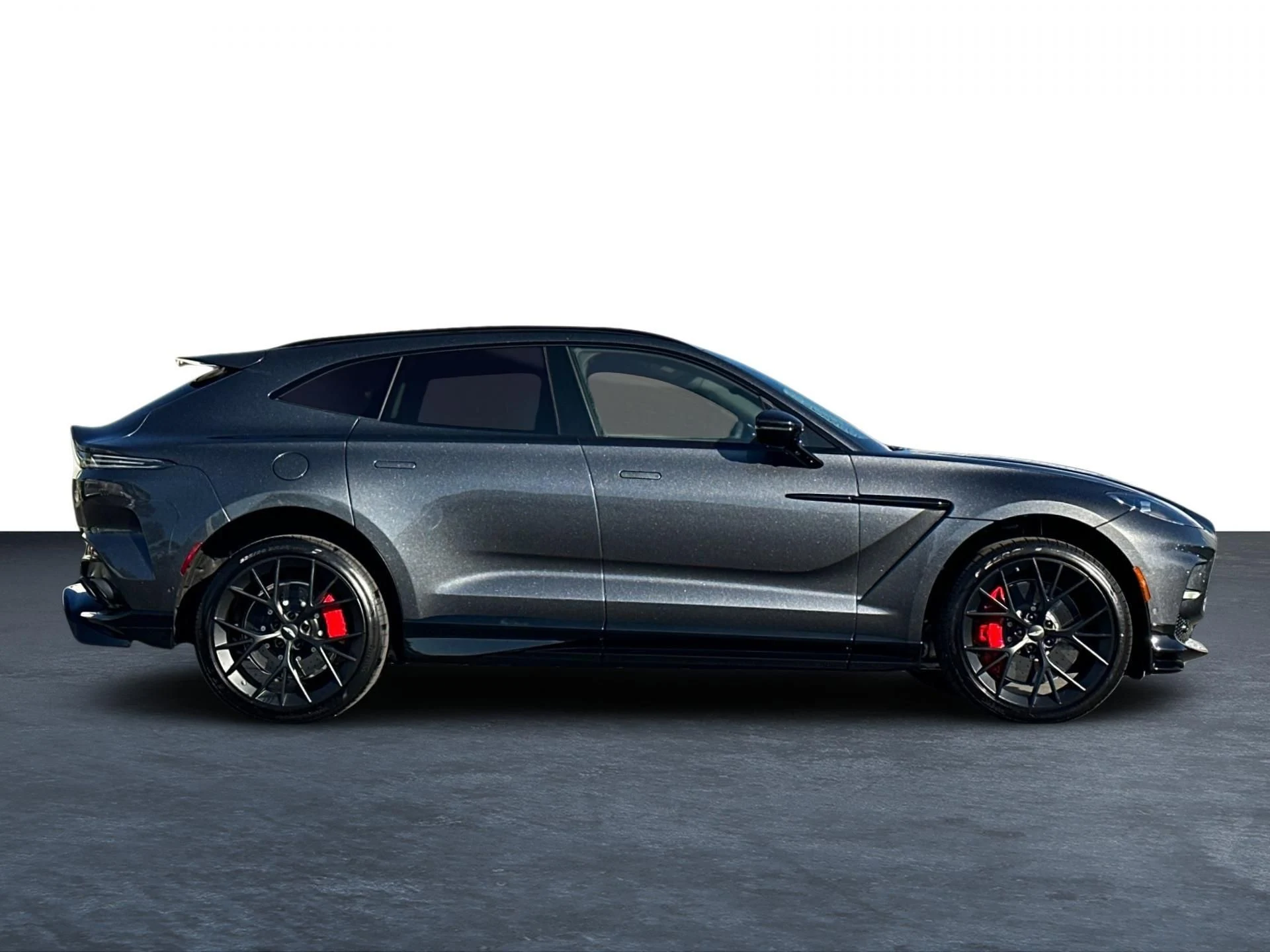 mph028_3381633046_New_2026_Aston_Martin_DBX_1761314830_9938c07722