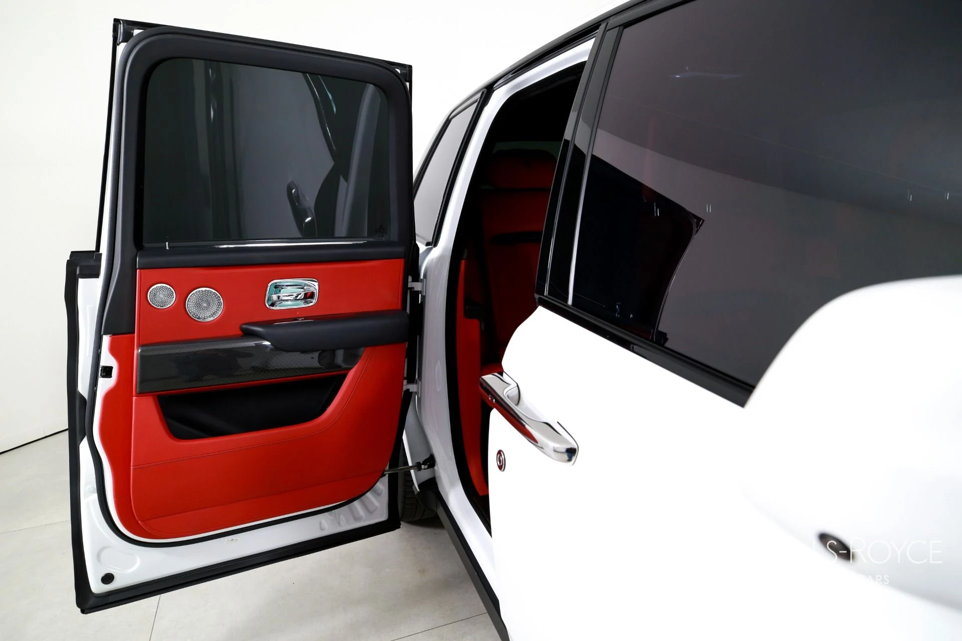 mph028_3397932233_Used_2021_Rolls_Royce_Cullinan_Black_Badge_1767727722_b74ab94d21