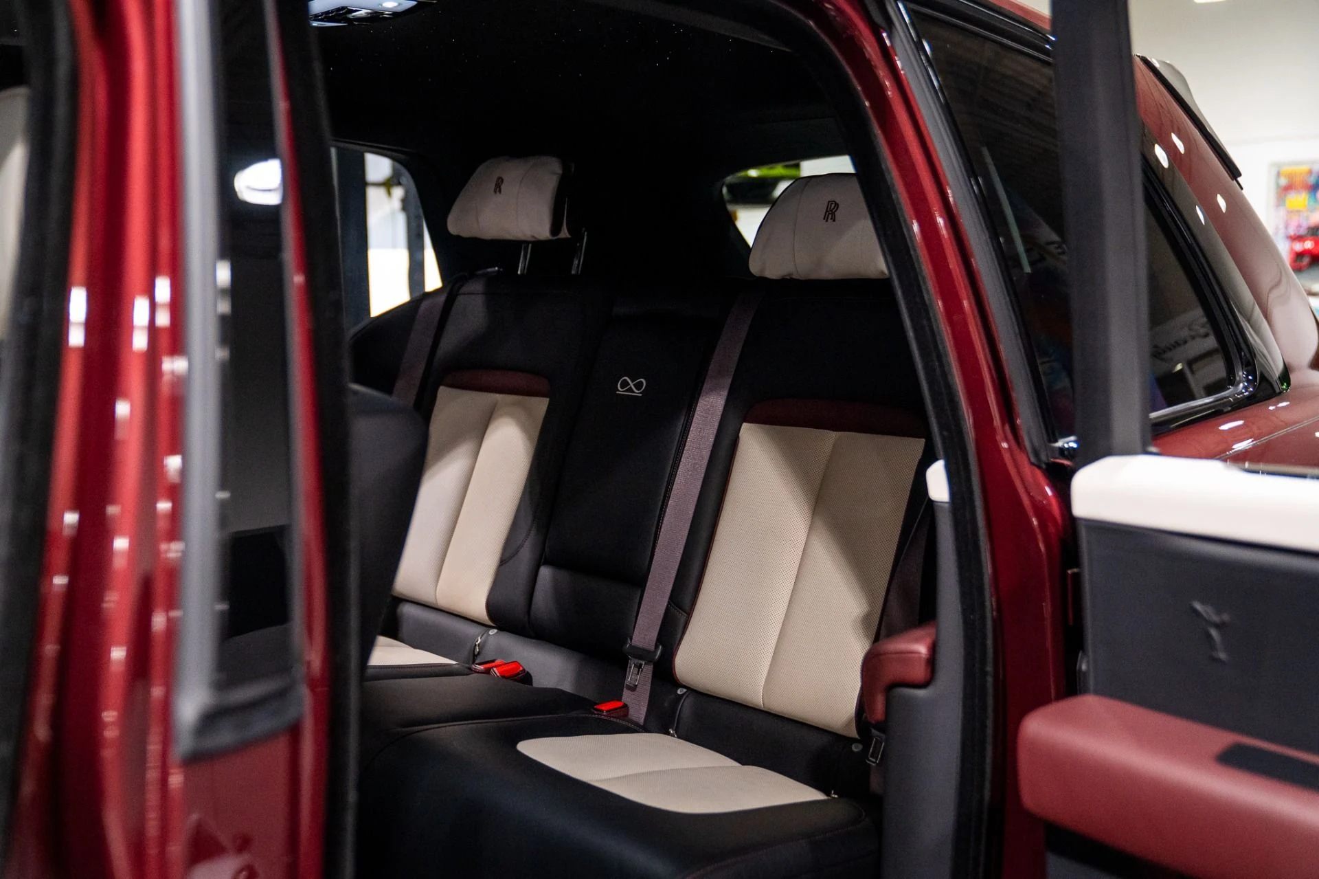 mph028_3398724581_Used_2022_Rolls_Royce_Black_Badge_Cullinan_Urban_Automotive_Widebody_HRE_wheels_1771025281_65bac32b0b