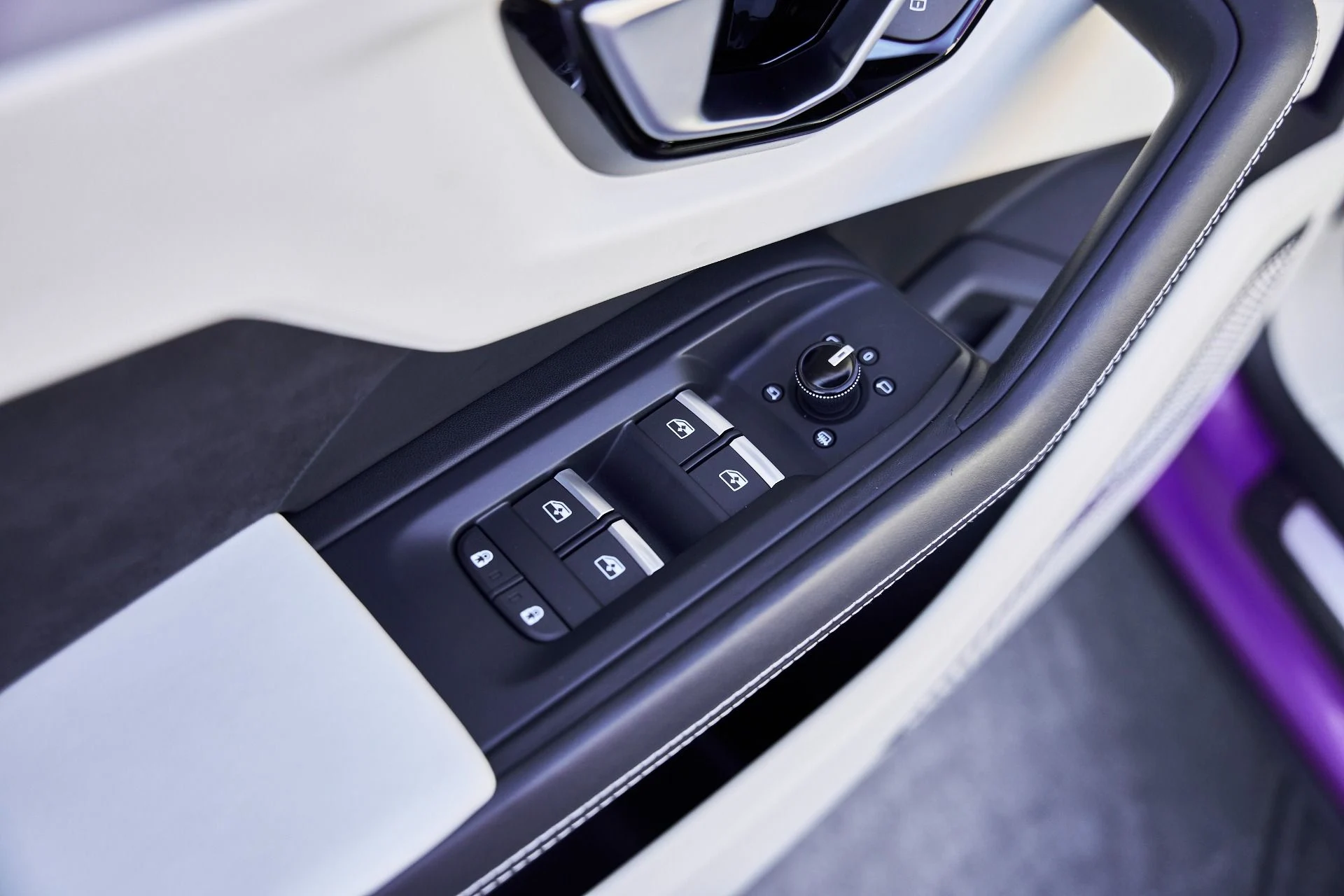 mph028_3399380667_Used_2021_Lamborghini_Urus_1772650647_9d2e7bf05d