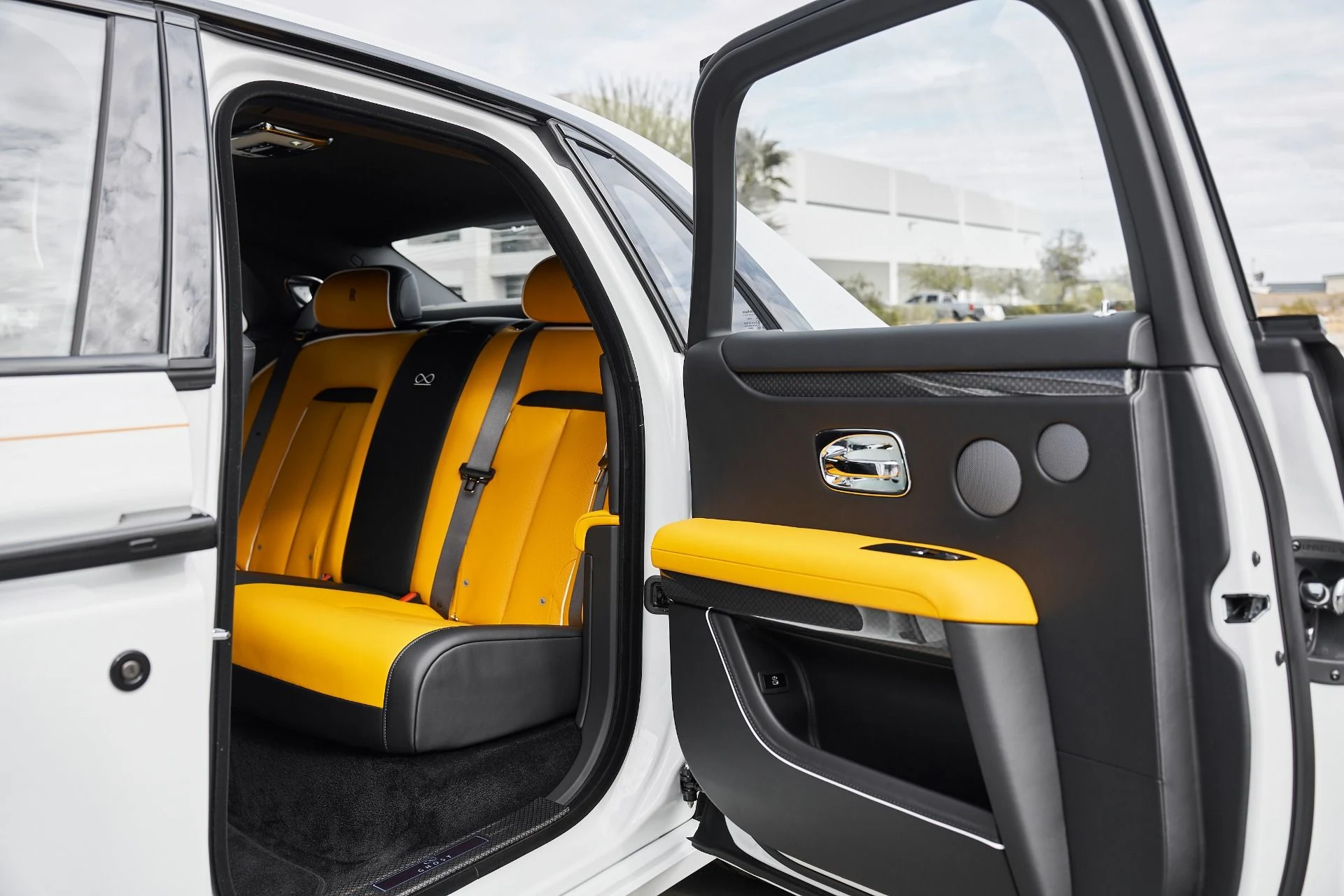 mph028_3403912728_Used_2025_Rolls_Royce_Ghost_Black_Badge_1763167777_d18724c506