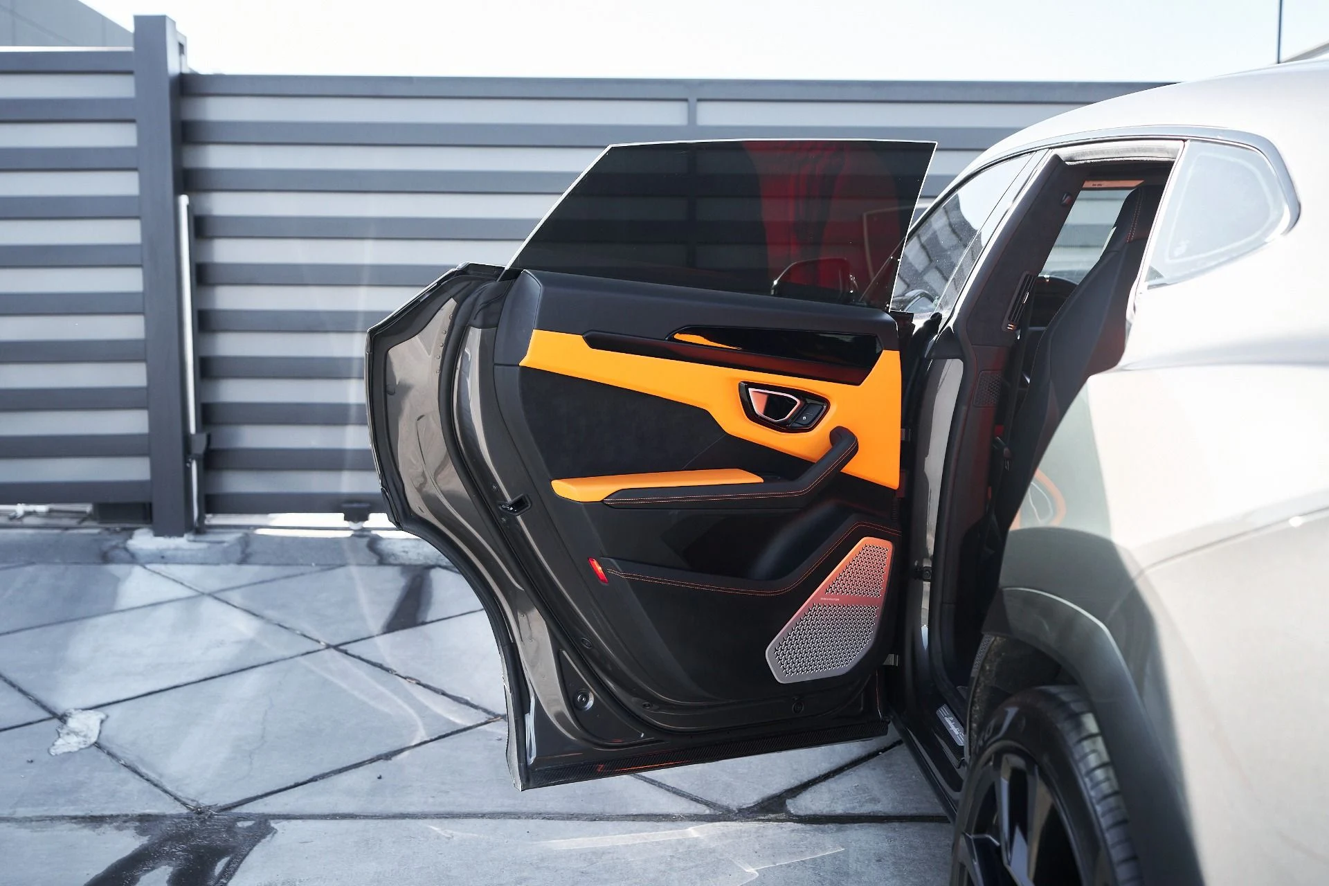 mph028_3406607571_Used_2022_Lamborghini_Urus_Base_1759562043_e91090bc42