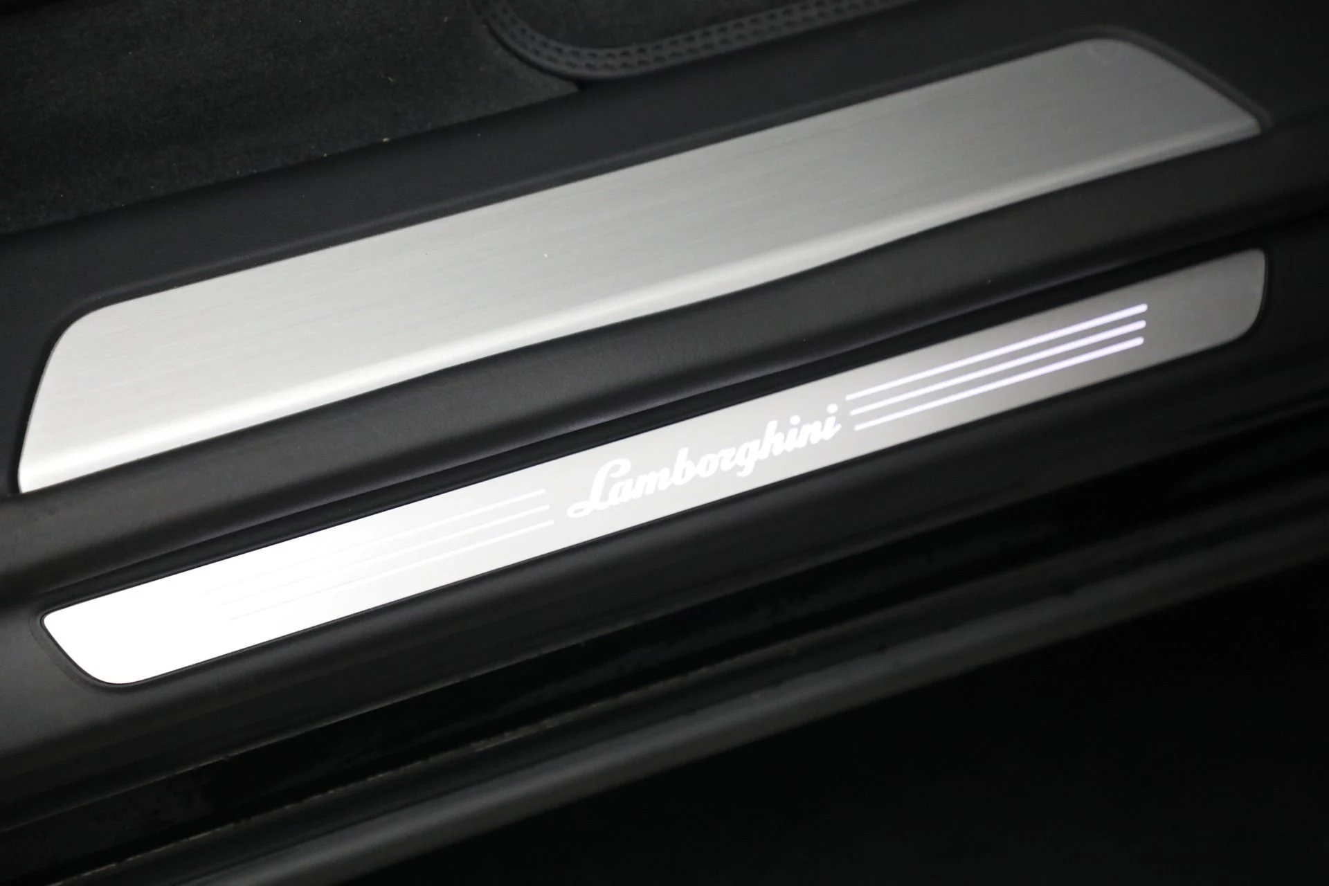 mph028_342892732_Used_2025_Lamborghini_Urus_SE_1779826713_595d064ff5