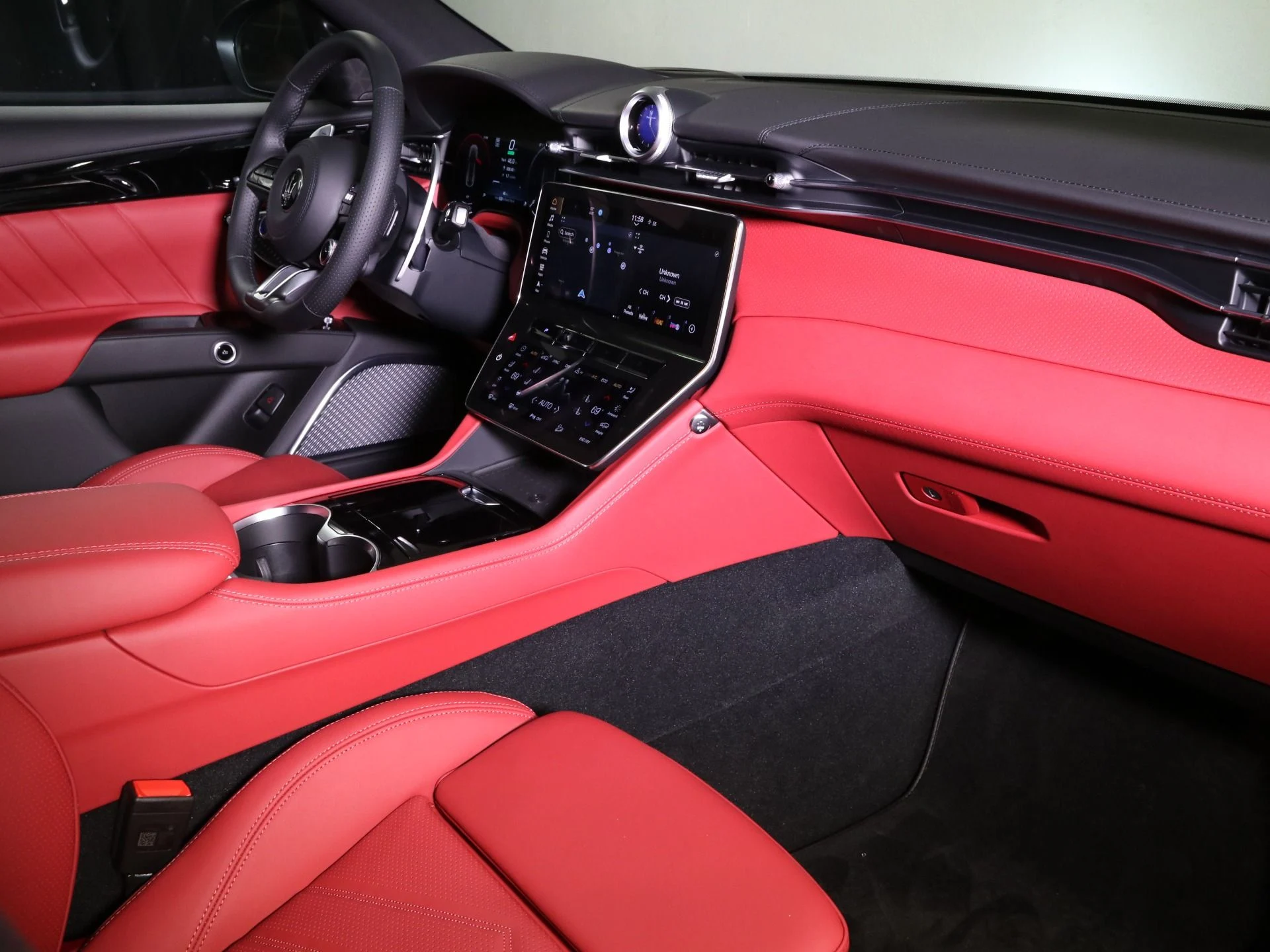 mph028_3433440709_New_2025_Maserati_Grecale_Folgore_1738220103_136843045e