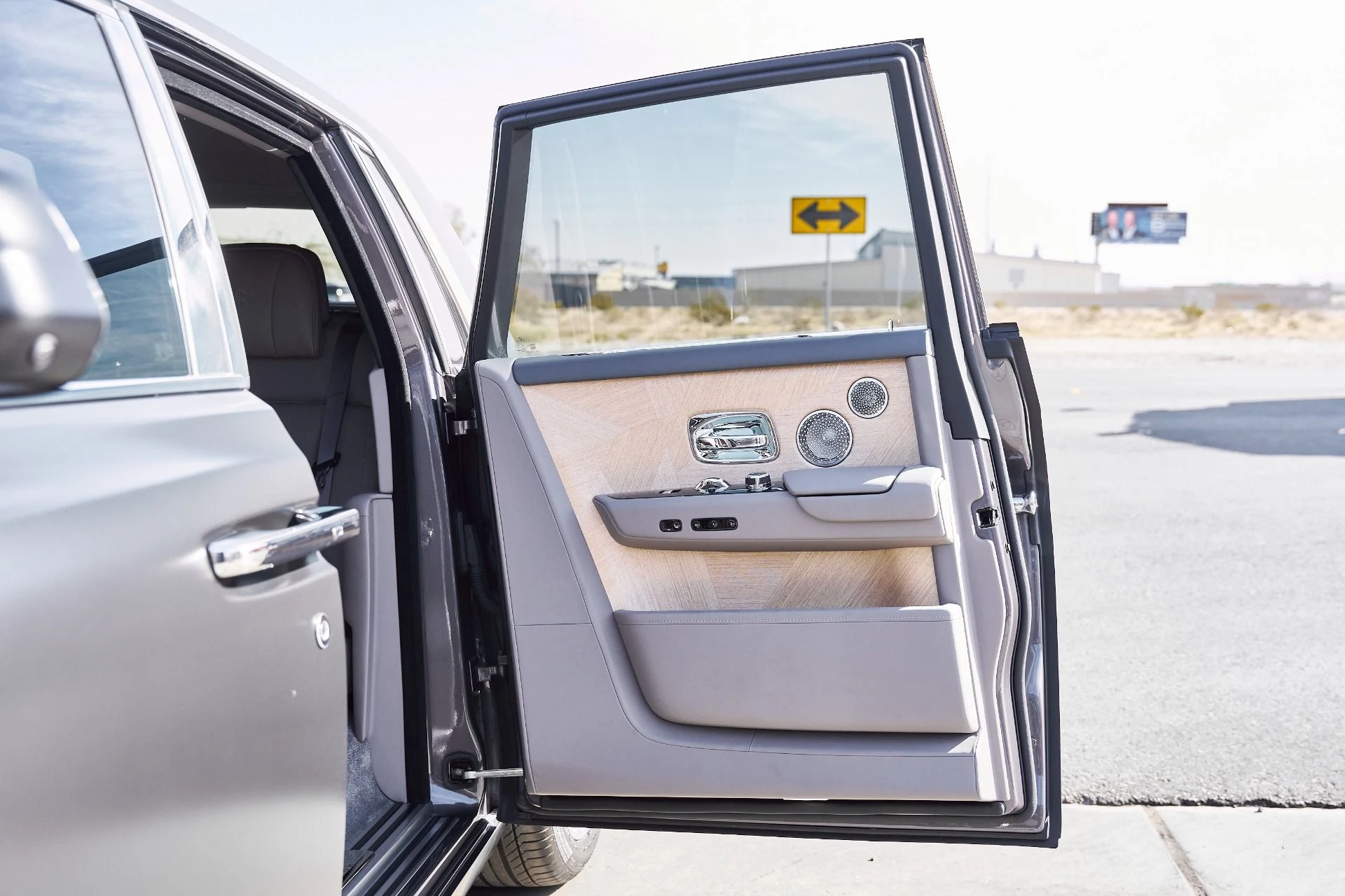 mph028_3438711818_Used_2025_Rolls_Royce_Phantom_Base_1769480905_fac5ca30b5